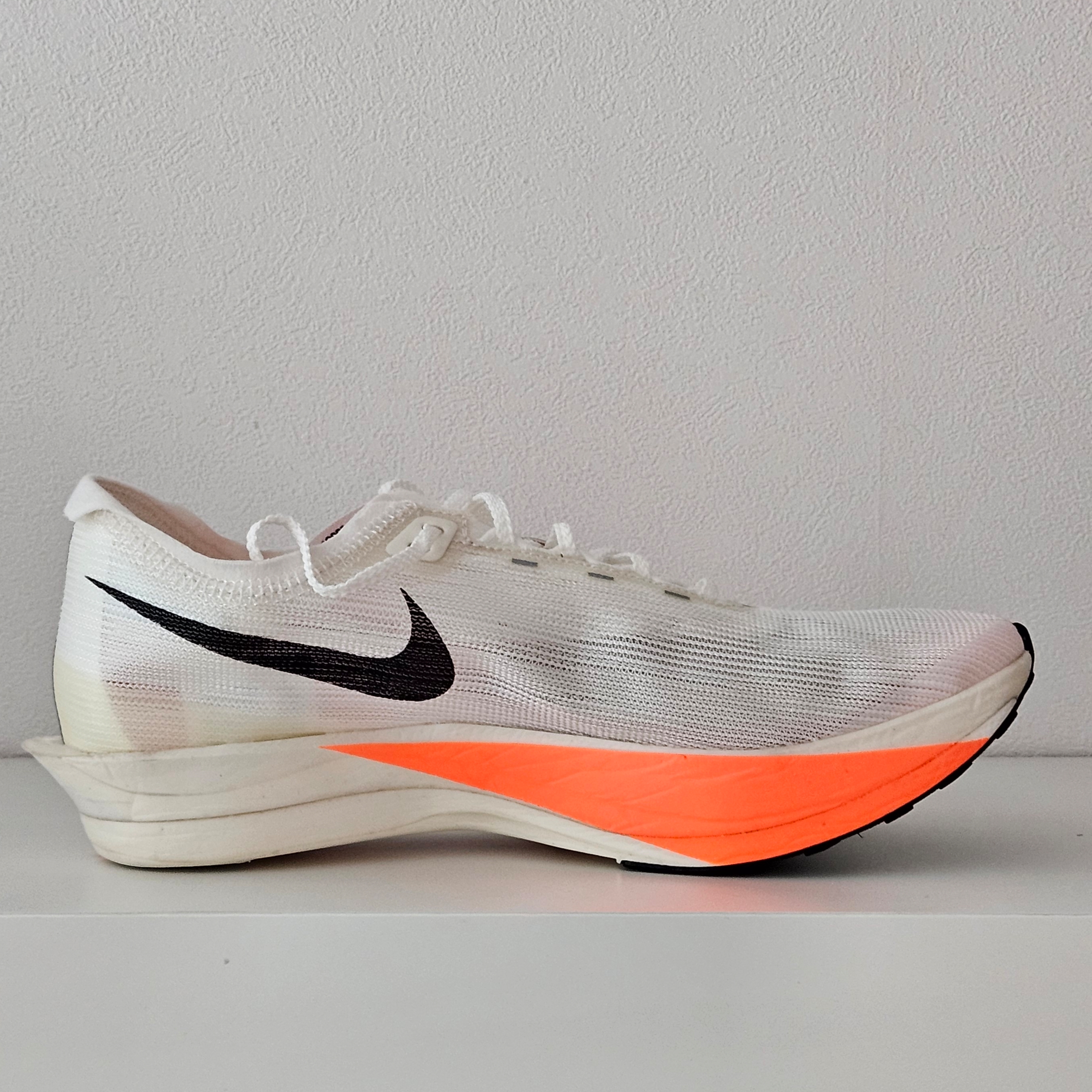 Nike ZoomX Streakfly 2 Proto Sail Total Orange 착용 스타일 - 2