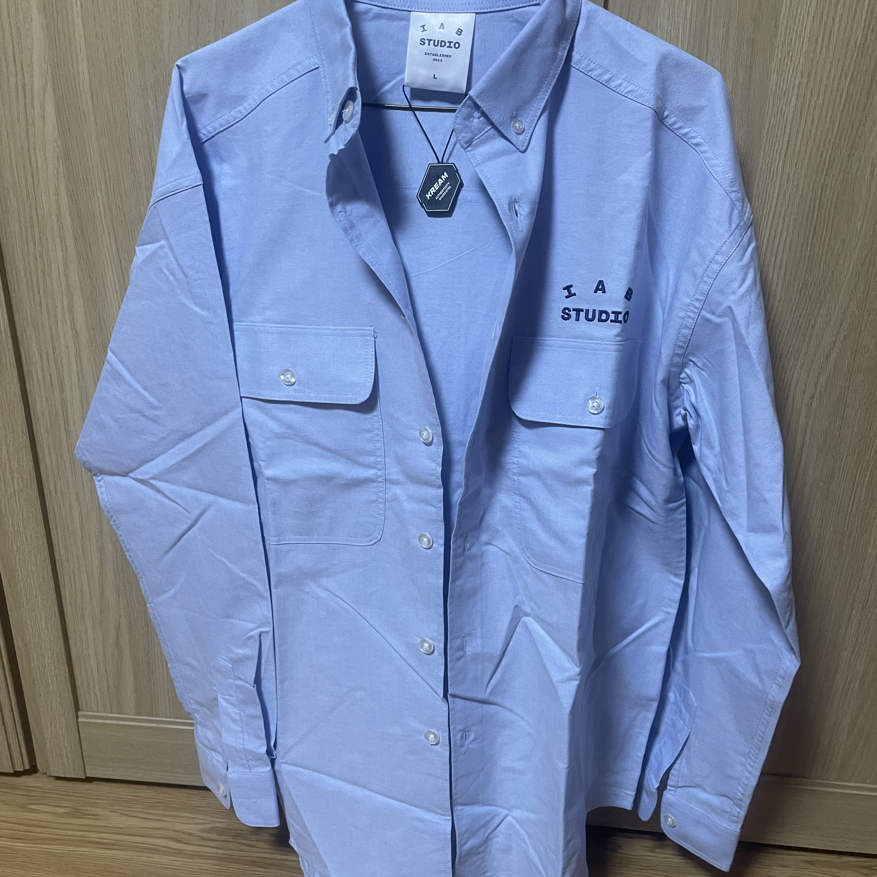 【IAB STUDIO】Work Shirt Sky Blue Hyundai Seoul Exclusive 아이앱 스튜디오 워크 셔츠 스카이 블루 - 더현대 서울 한정