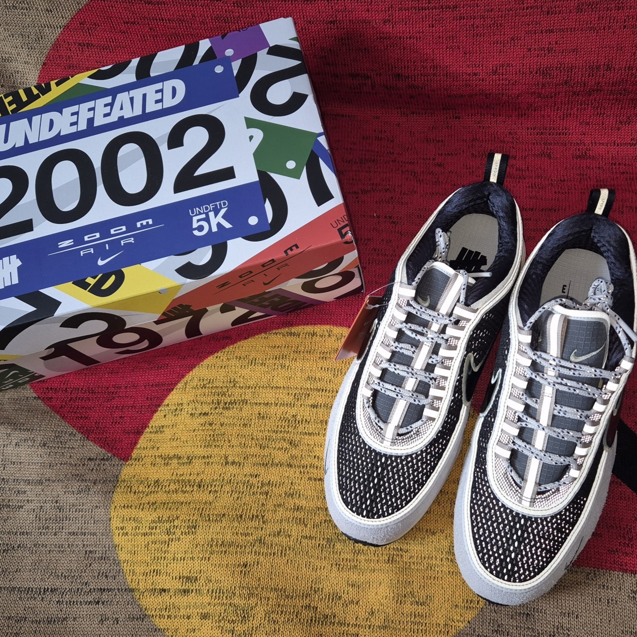 Nike x Undefeated Air Zoom Spiridon Phantom Black 착용 스타일 - 1