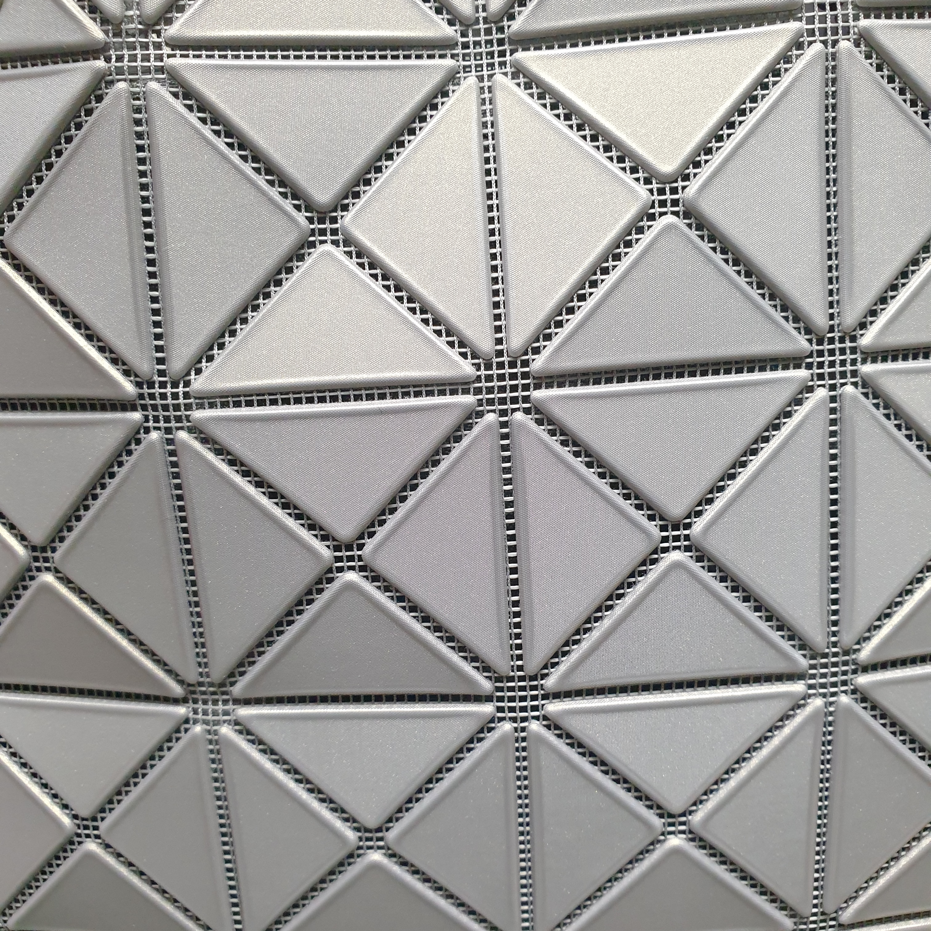 Bao Bao Issey Miyake Prism Plus Tote Bag Gray 착용 스타일