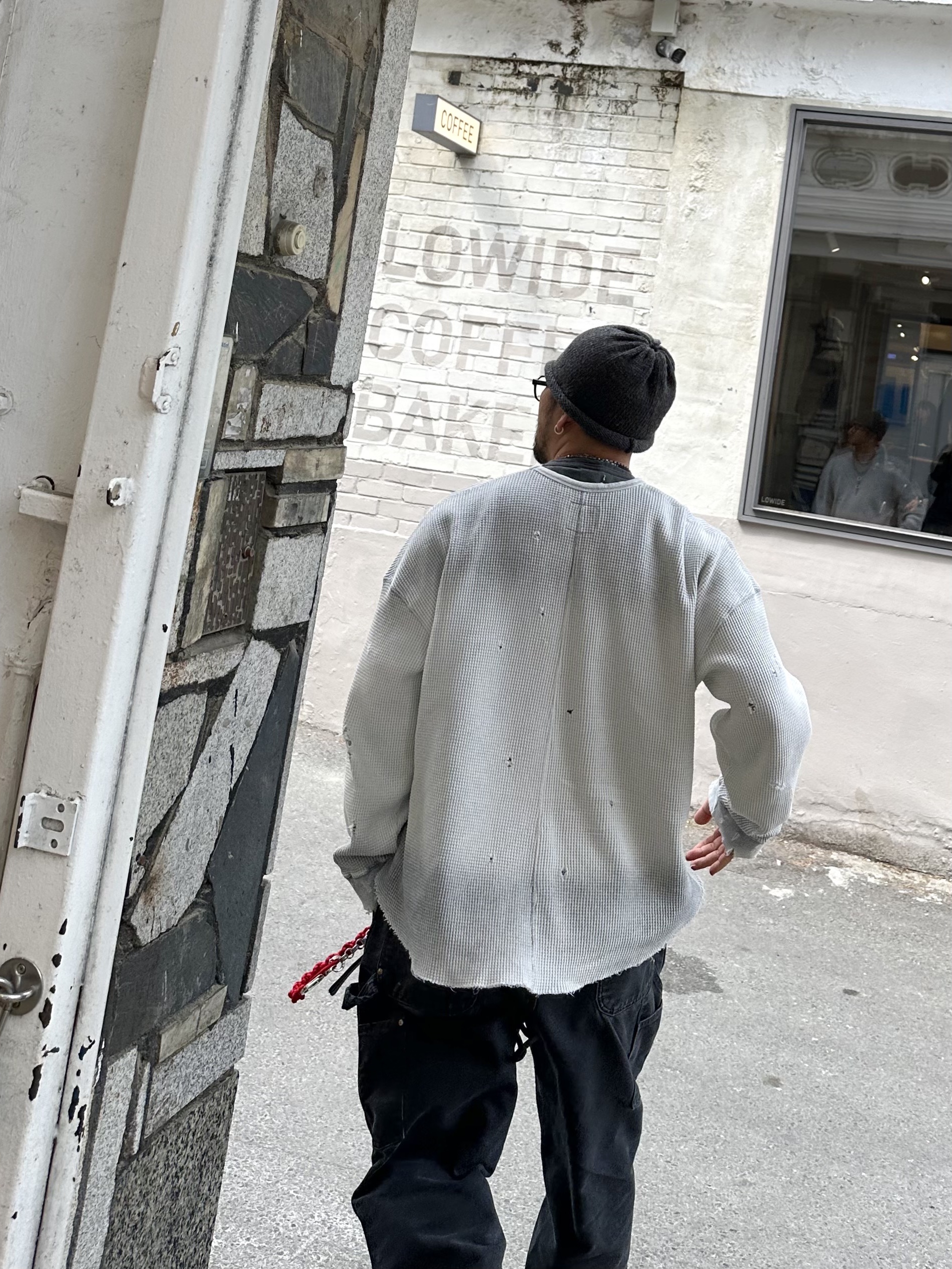 메종 미하라 야스히로 블레이키 VL OG 솔 캔버스 로우탑 스니커즈 화이트, 홈리스 헤비 와플 롱슬리브 더티 화이트 착용 스타일 - 7
