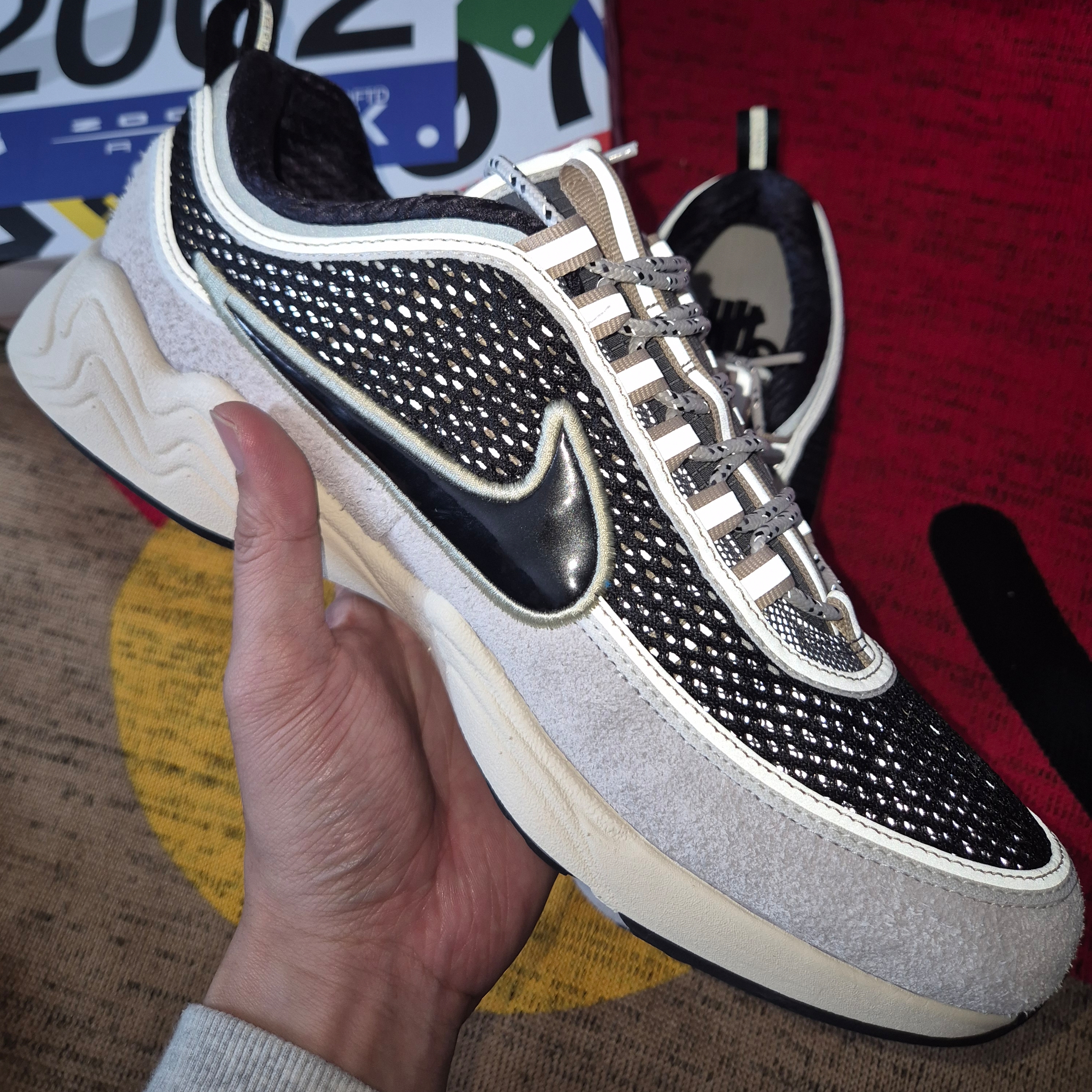 Nike x Undefeated Air Zoom Spiridon Phantom Black 착용 스타일 - 2