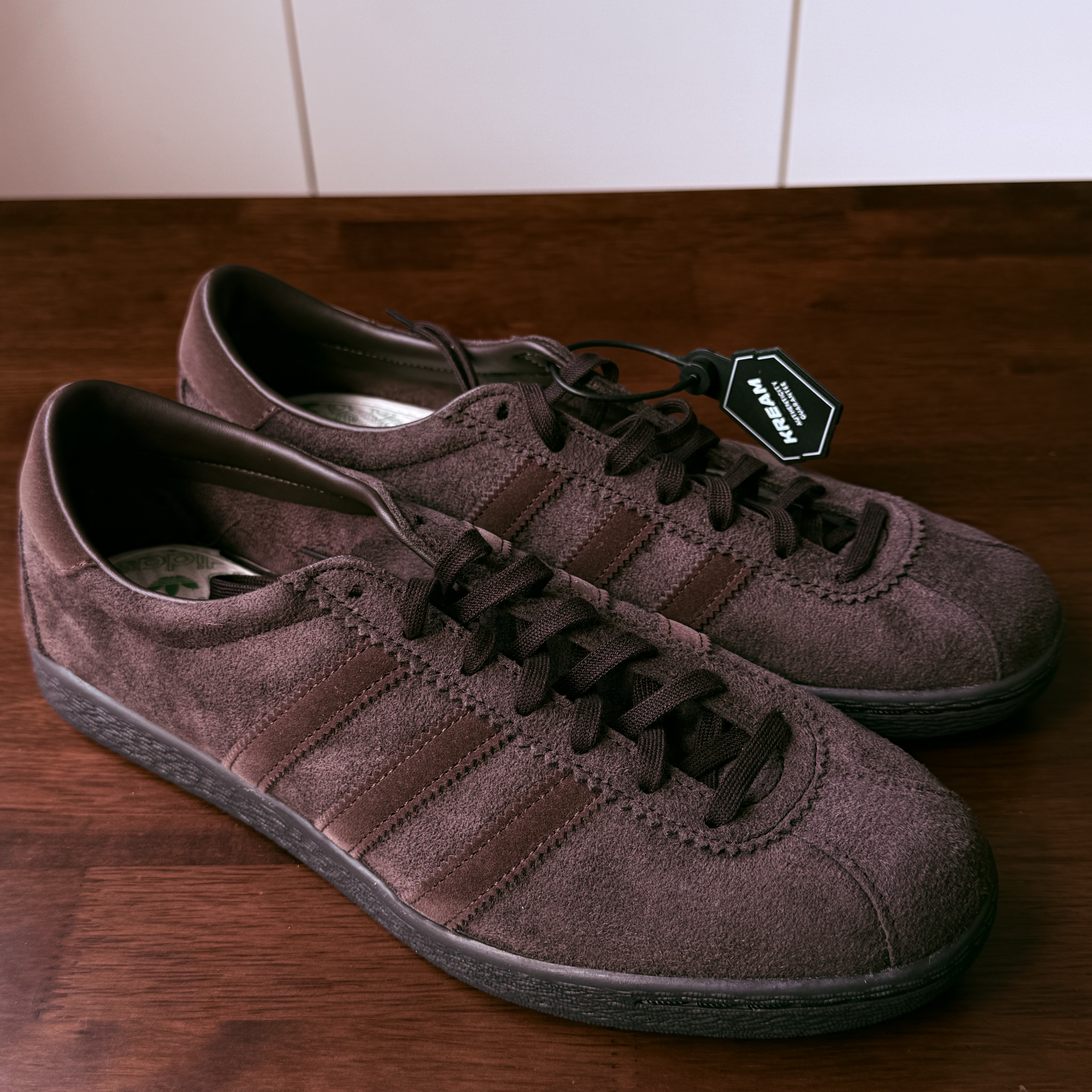 Adidas Tobacco Gruen Dark Brown 착용 스타일