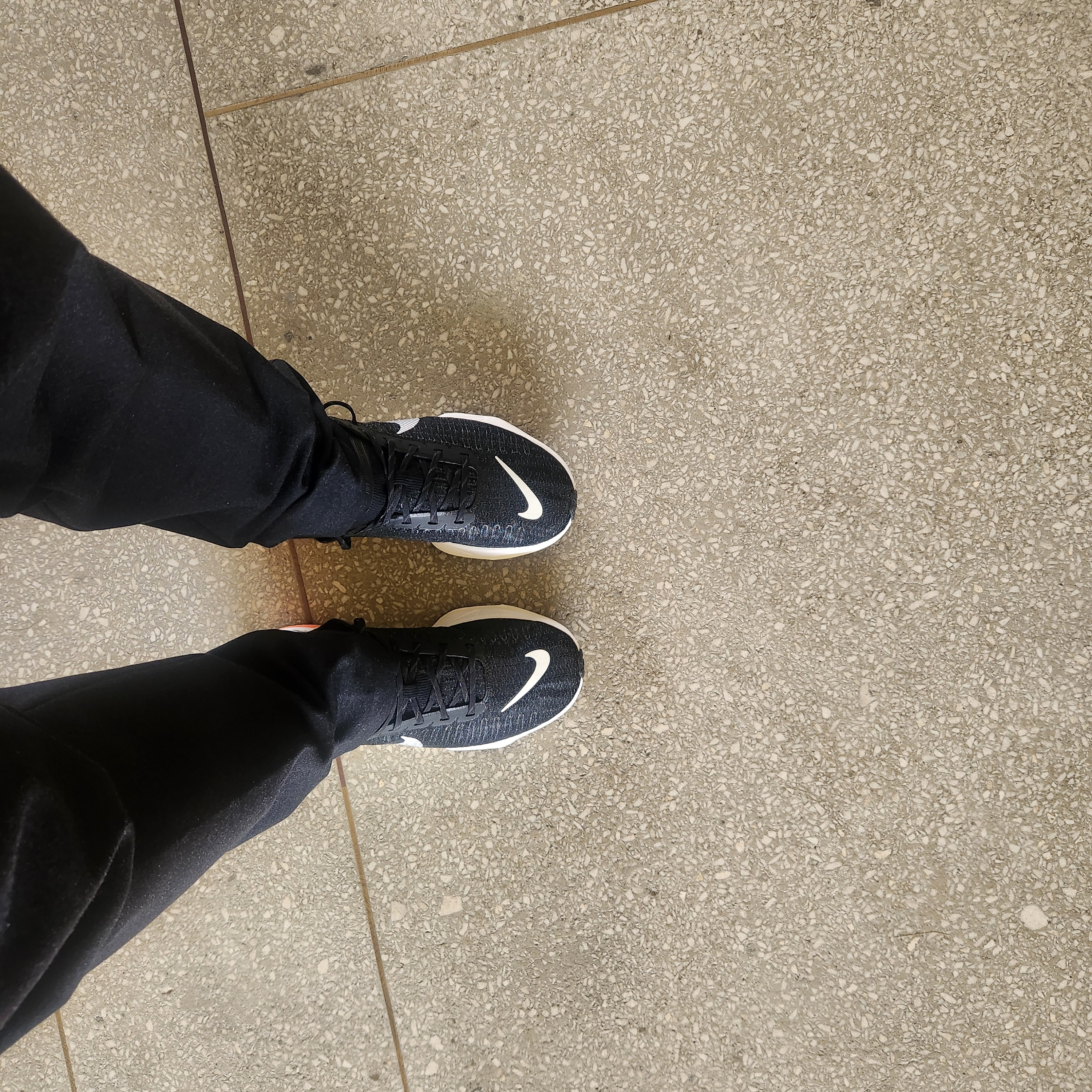 Nike ZoomX Invincible Run Flyknit 3 Black White 착용 스타일