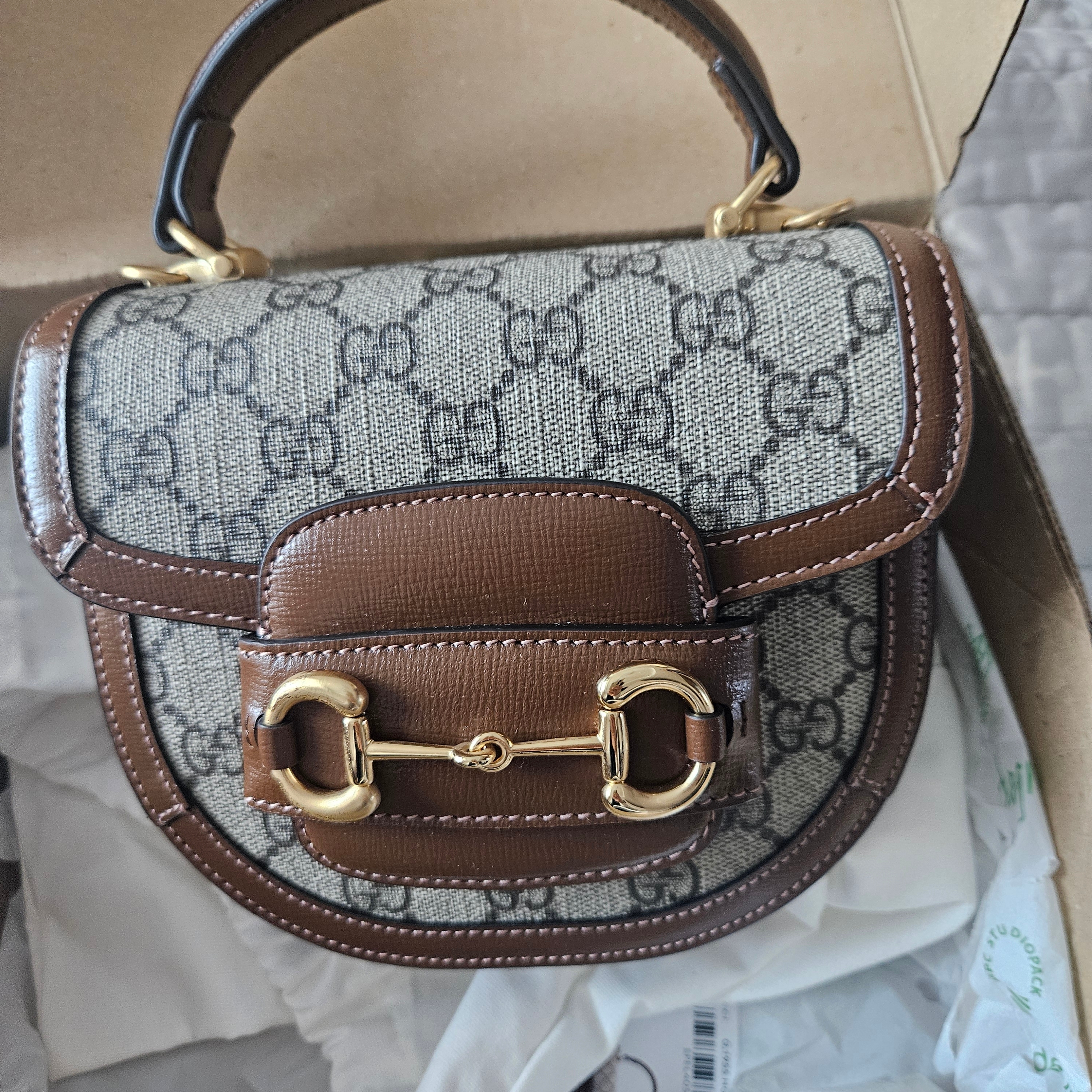 Gucci Horsebit 1955 Mini Top Handle Bag Beige Ebony 착용 스타일