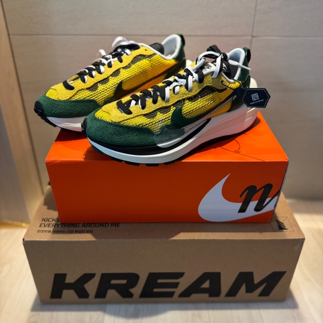 Nike x Sacai VaporWaffle Tour Yellow & Gorge Green Sail, Nike x Sacai VaporWaffle Sesame and Blue Void 착용 스타일 - 1
