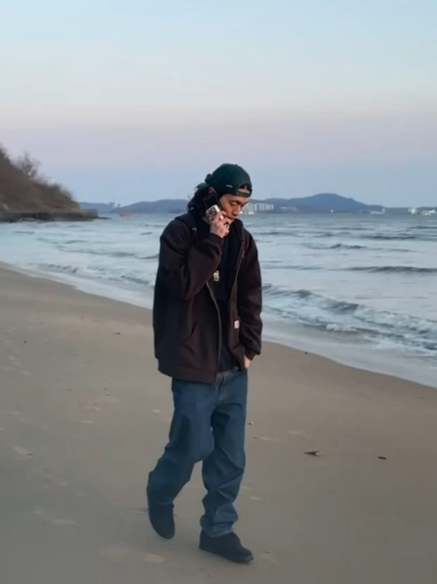 Supreme Baggy Jean Rigid Indigo - 22SS, Jordan 4 Retro Black Cat 2020 착용 스타일