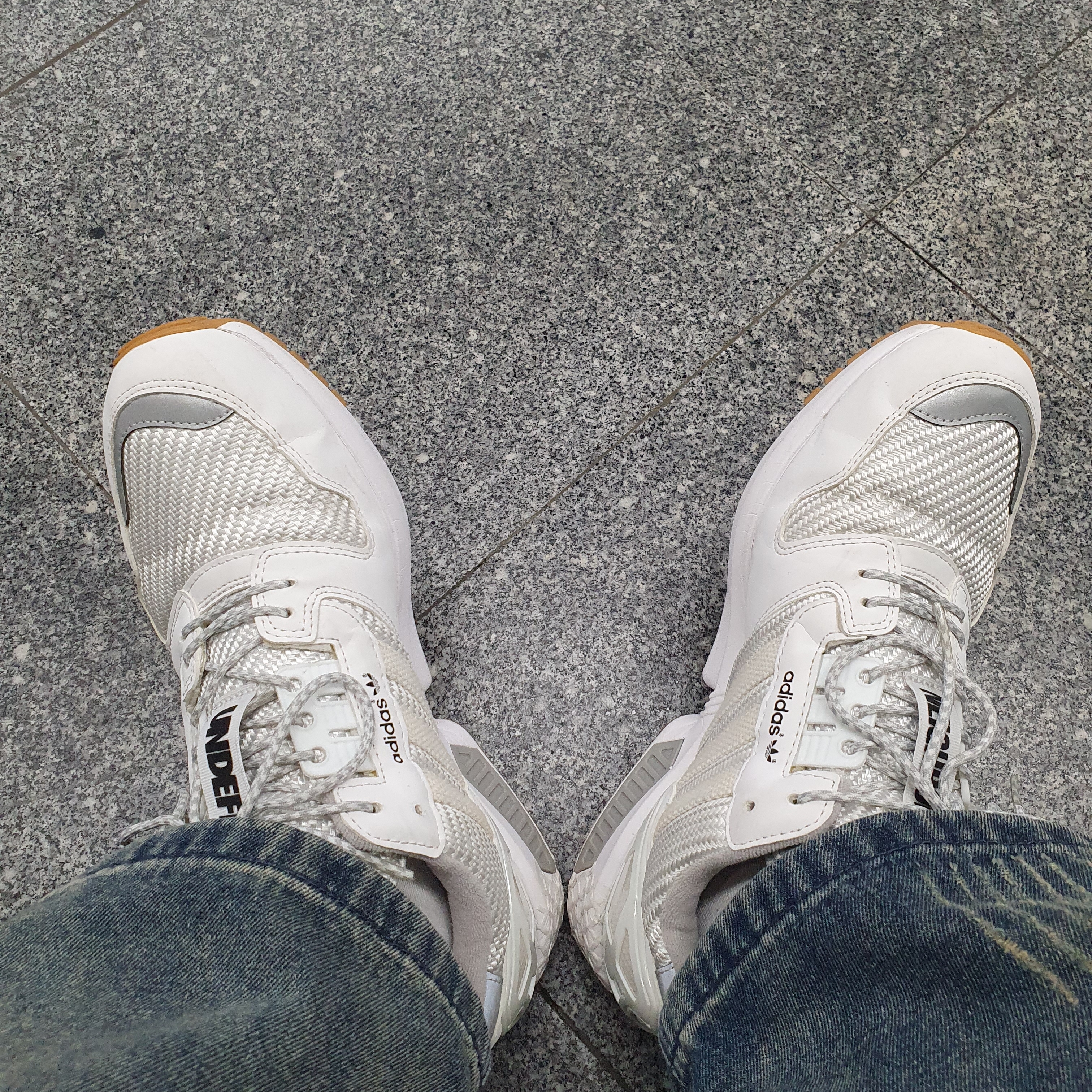 Adidas x Undefeated x Neighborhood ZX 8000 White Gum 착용 스타일 - 1