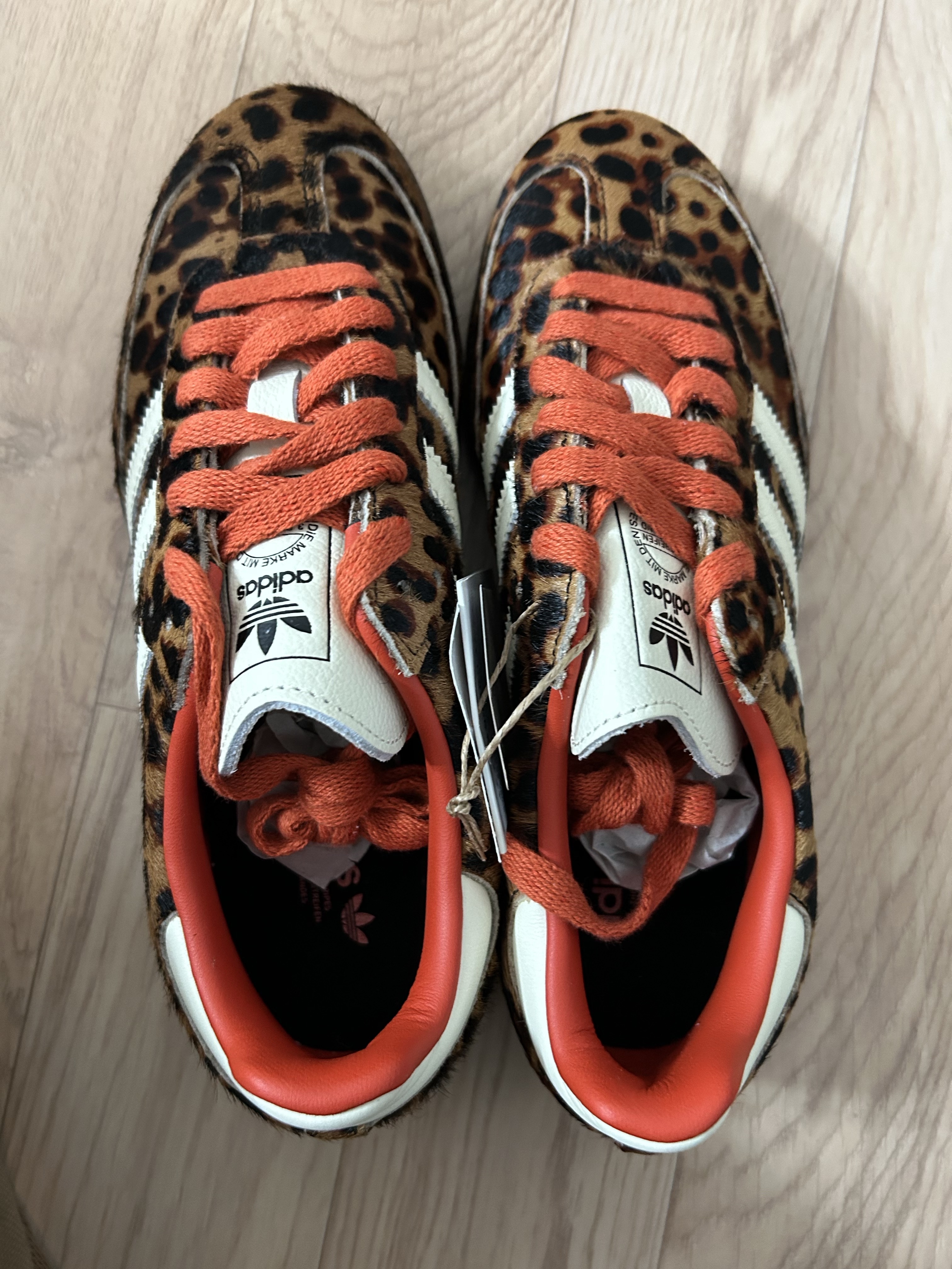 (W) Adidas Samba OG Core Black Preloved Red 착용 스타일