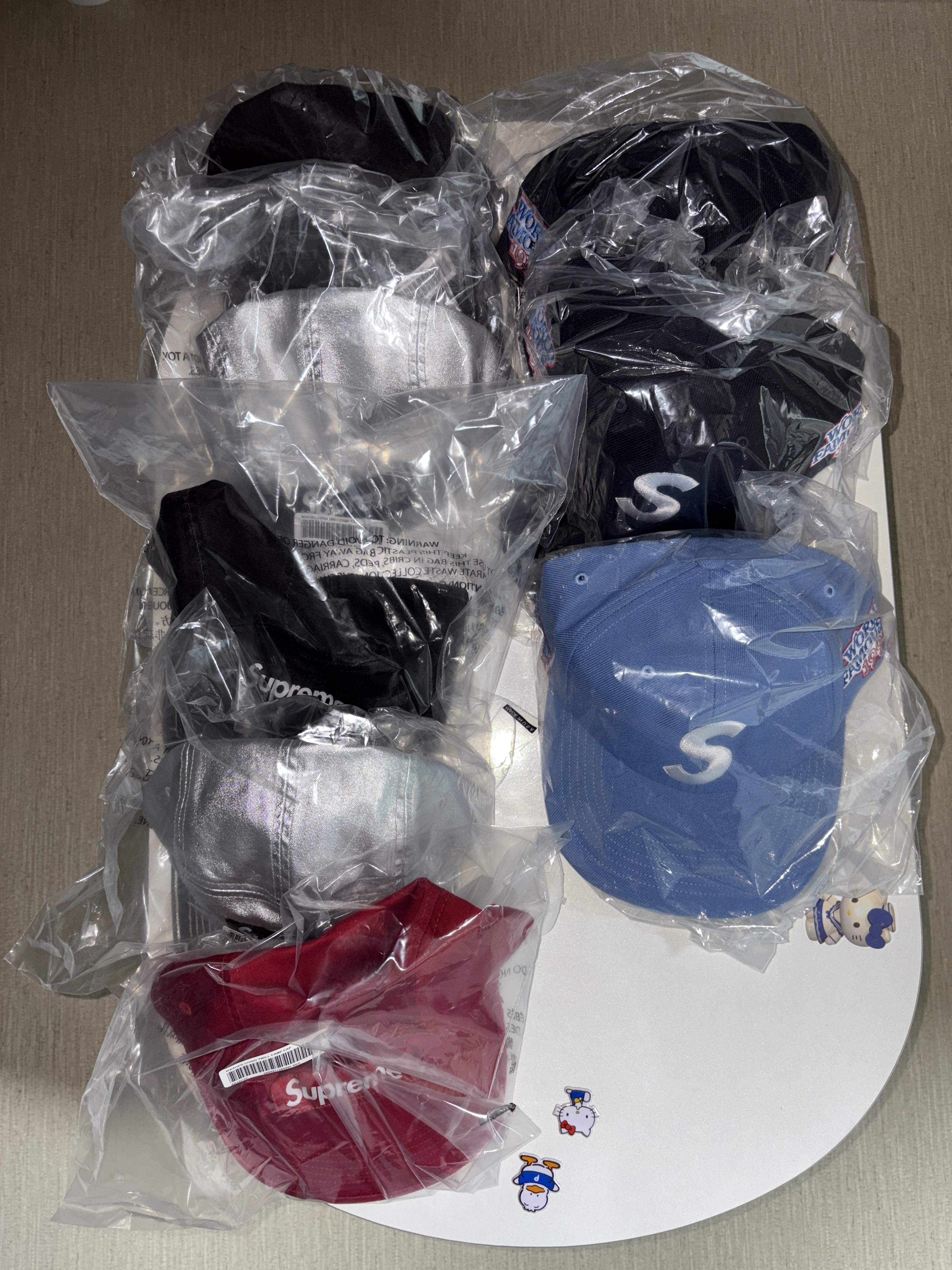 Supreme Washed Chino Twill Camp Cap Red - 25SS, Supreme Washed Chino Twill Camp Cap Silver - 25SS 착용 스타일