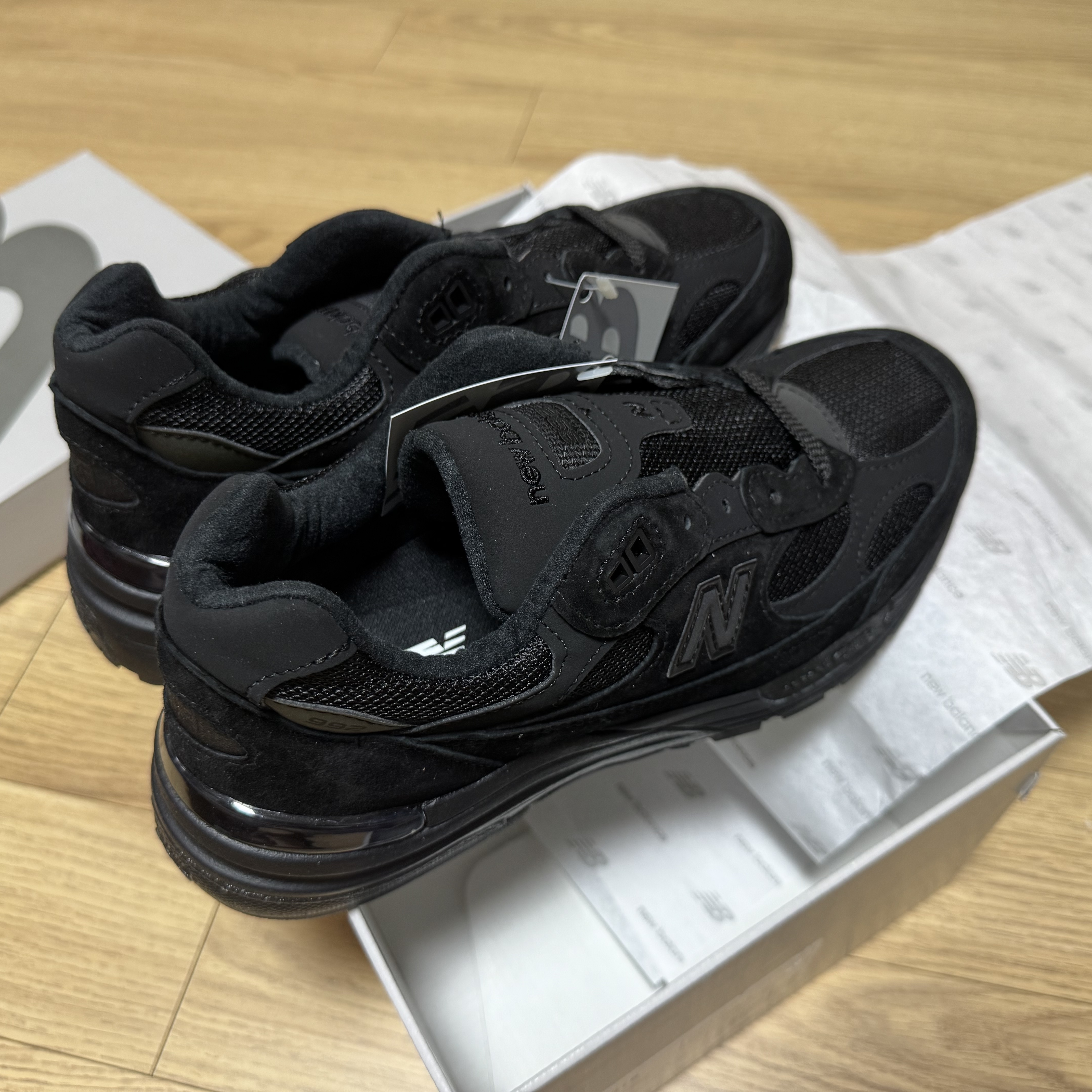 New Balance 992 Made in USA Core Black 착용 스타일 - 6