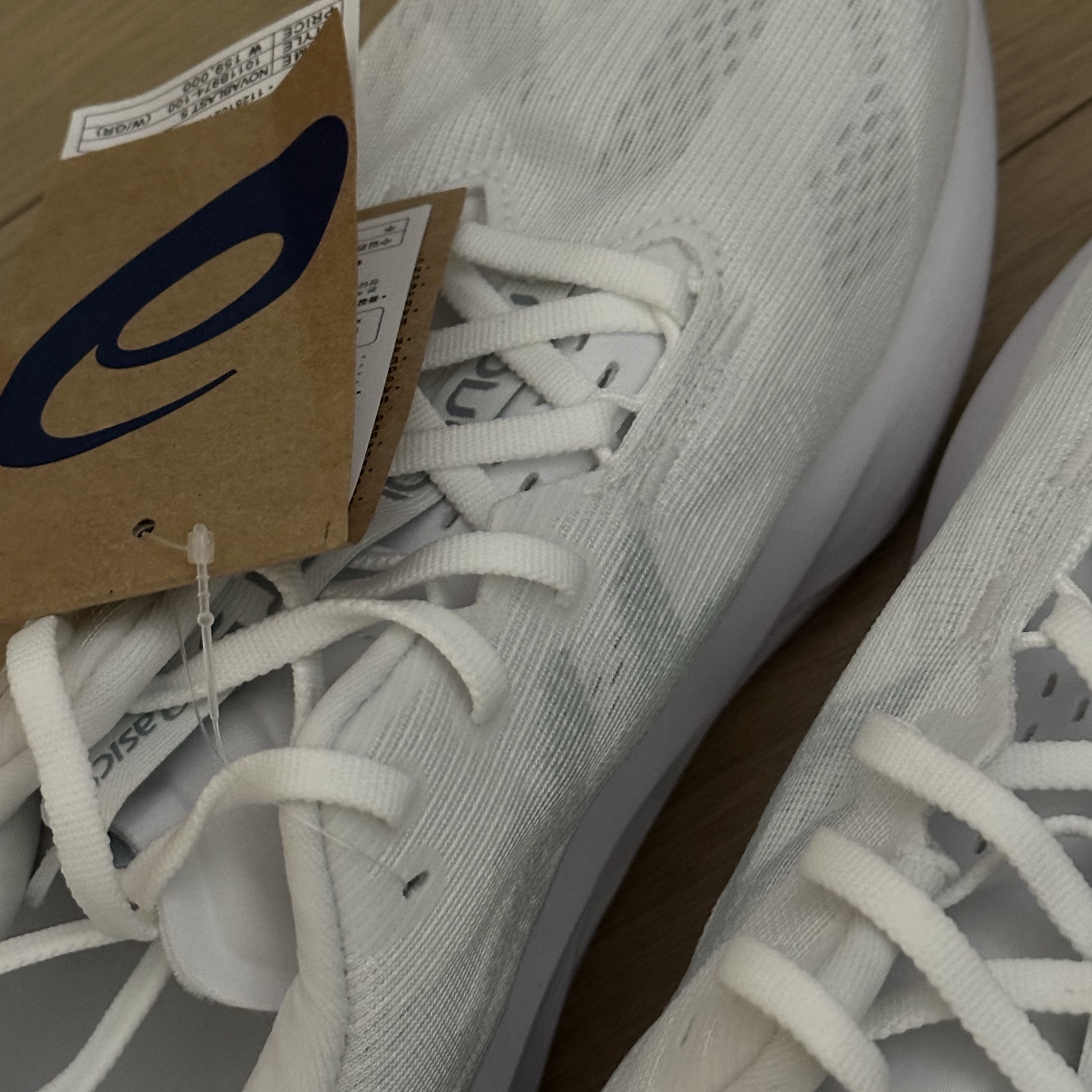 Asics Novablast 5 White Piedmont Grey 착용 스타일