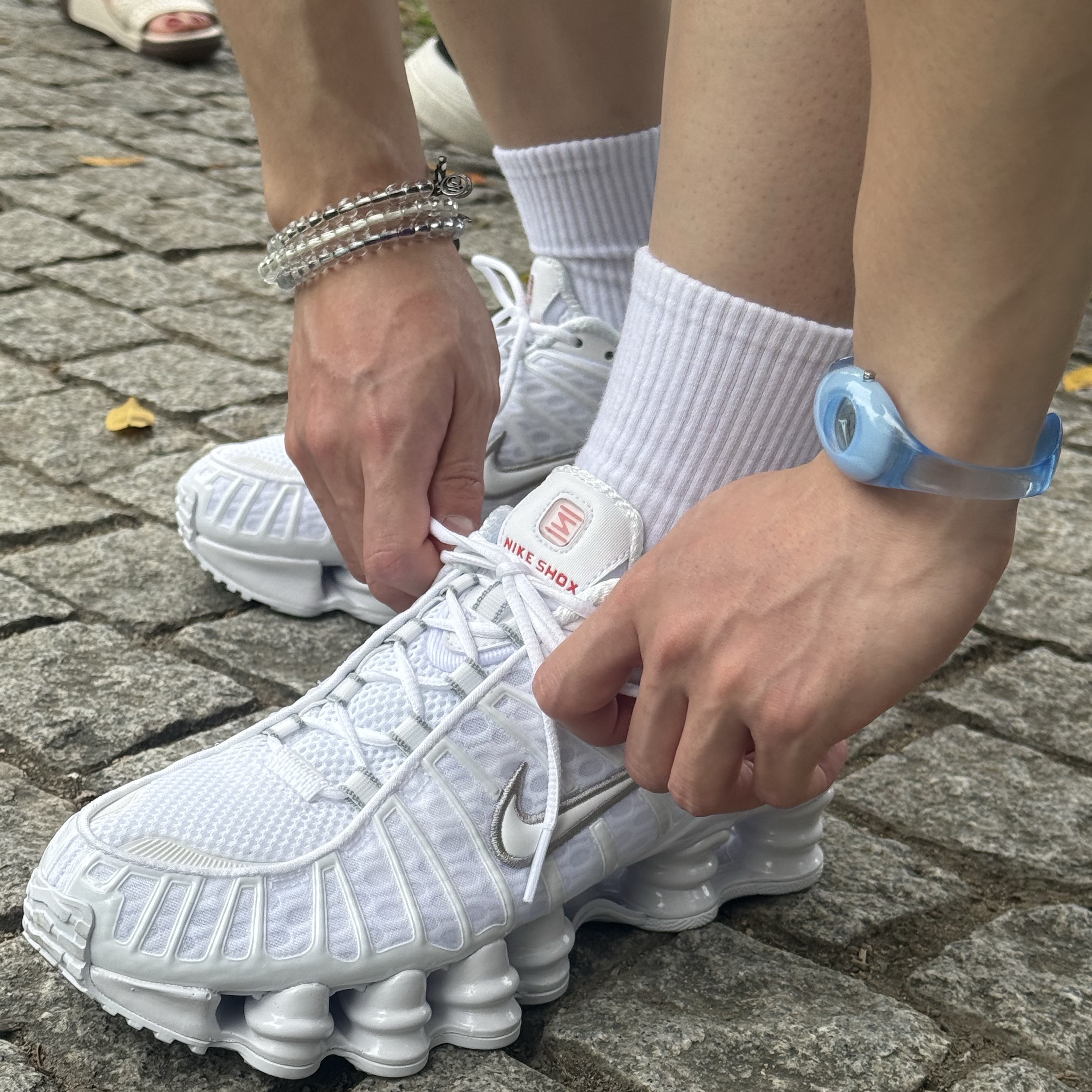 (W) Nike Shox TL White and Max Orange 착용 스타일