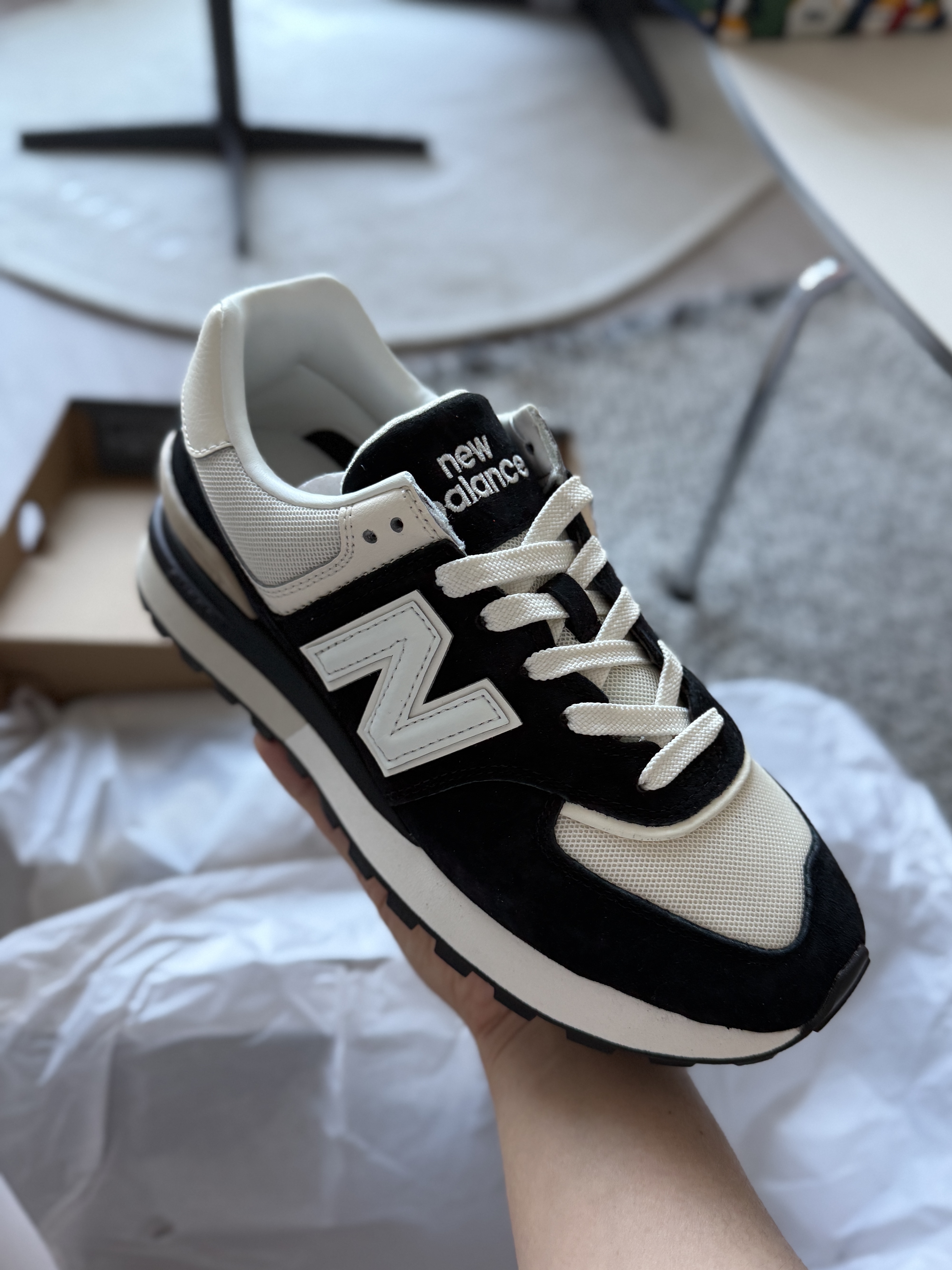 New Balance 574 Legacy Black Angora 착용 스타일 - 1