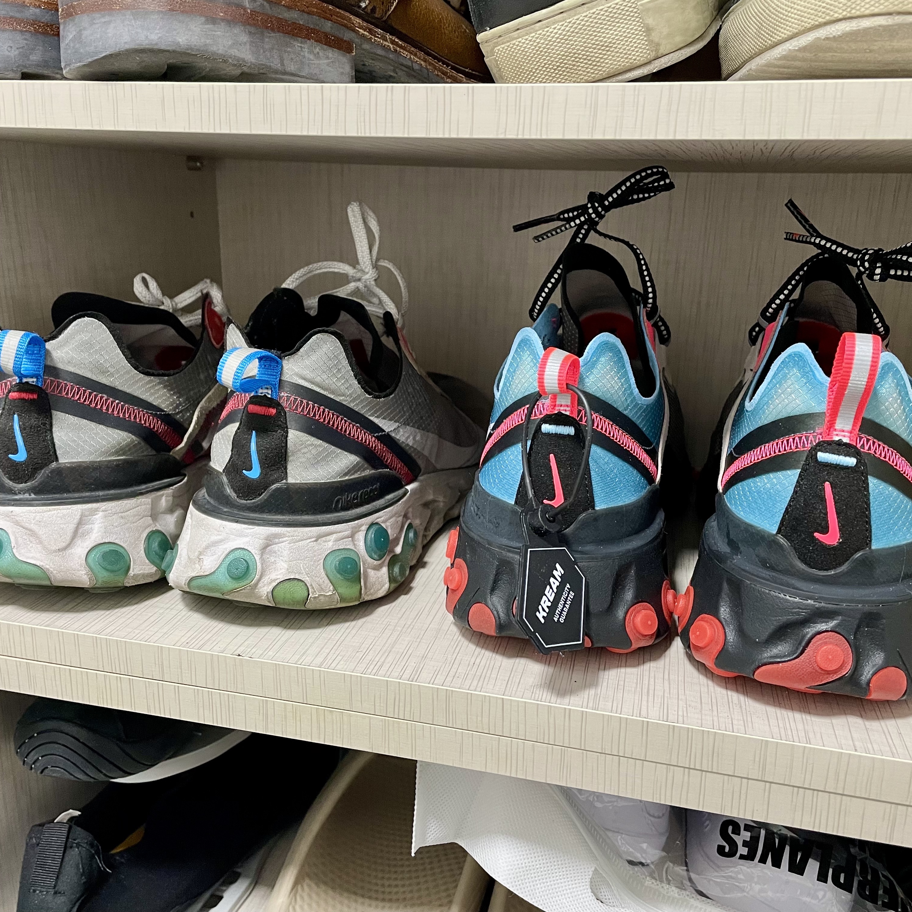 Nike React Element 87 Blue Chill Solar Red, Nike React Element 87 Dark Grey Photo Blue 착용 스타일 - 2