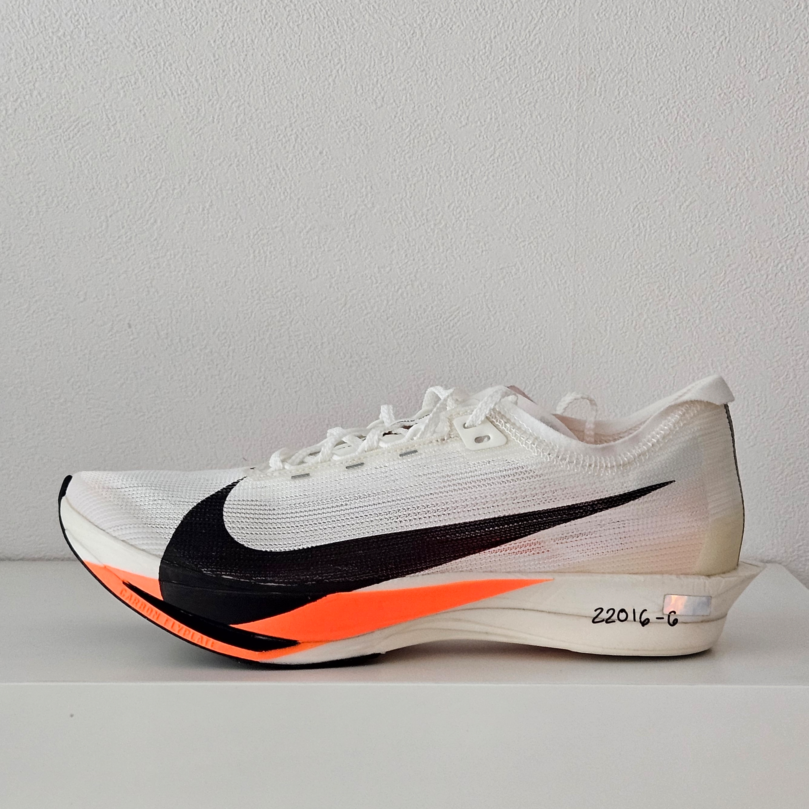 Nike ZoomX Streakfly 2 Proto Sail Total Orange 착용 스타일 - 1