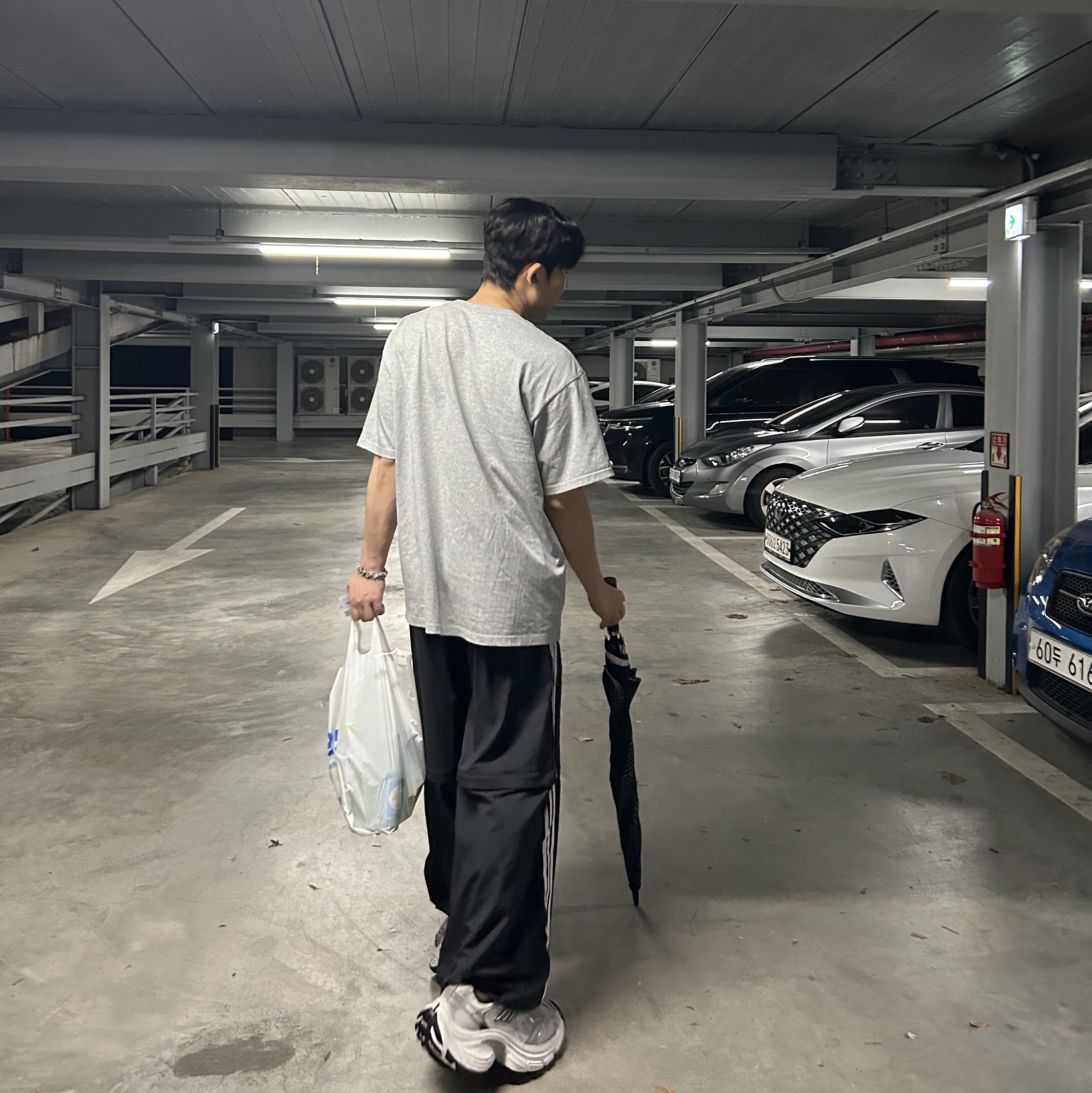 Supreme Tyler The Creator T-Shirt Heather Grey - 24FW, Balenciaga 10XL Sneakers White Black Grey 착용 스타일