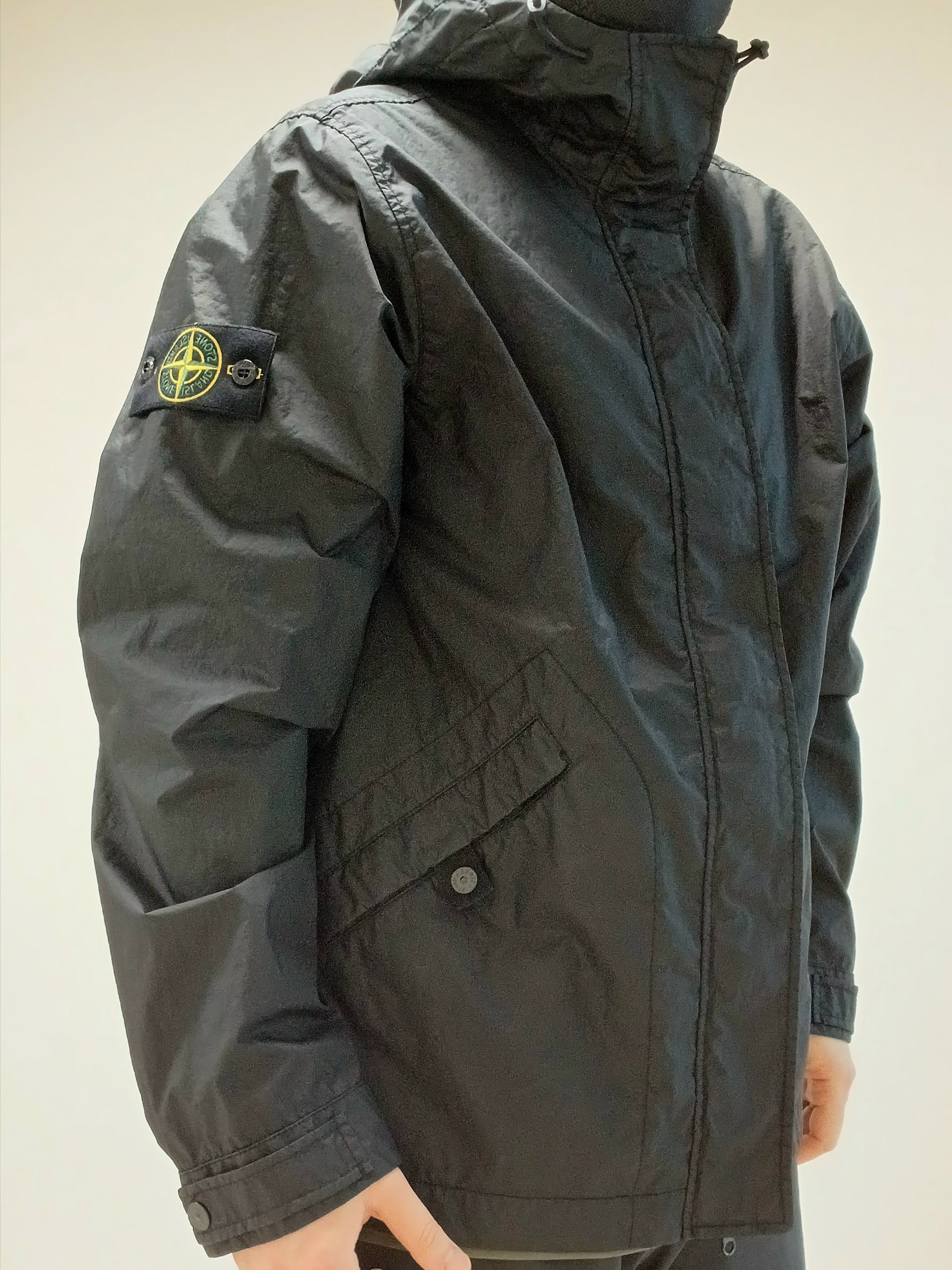 Stone Island 4100093 Water-Resistant Hooded Jacket Black - 25SS 착용 스타일 - 8