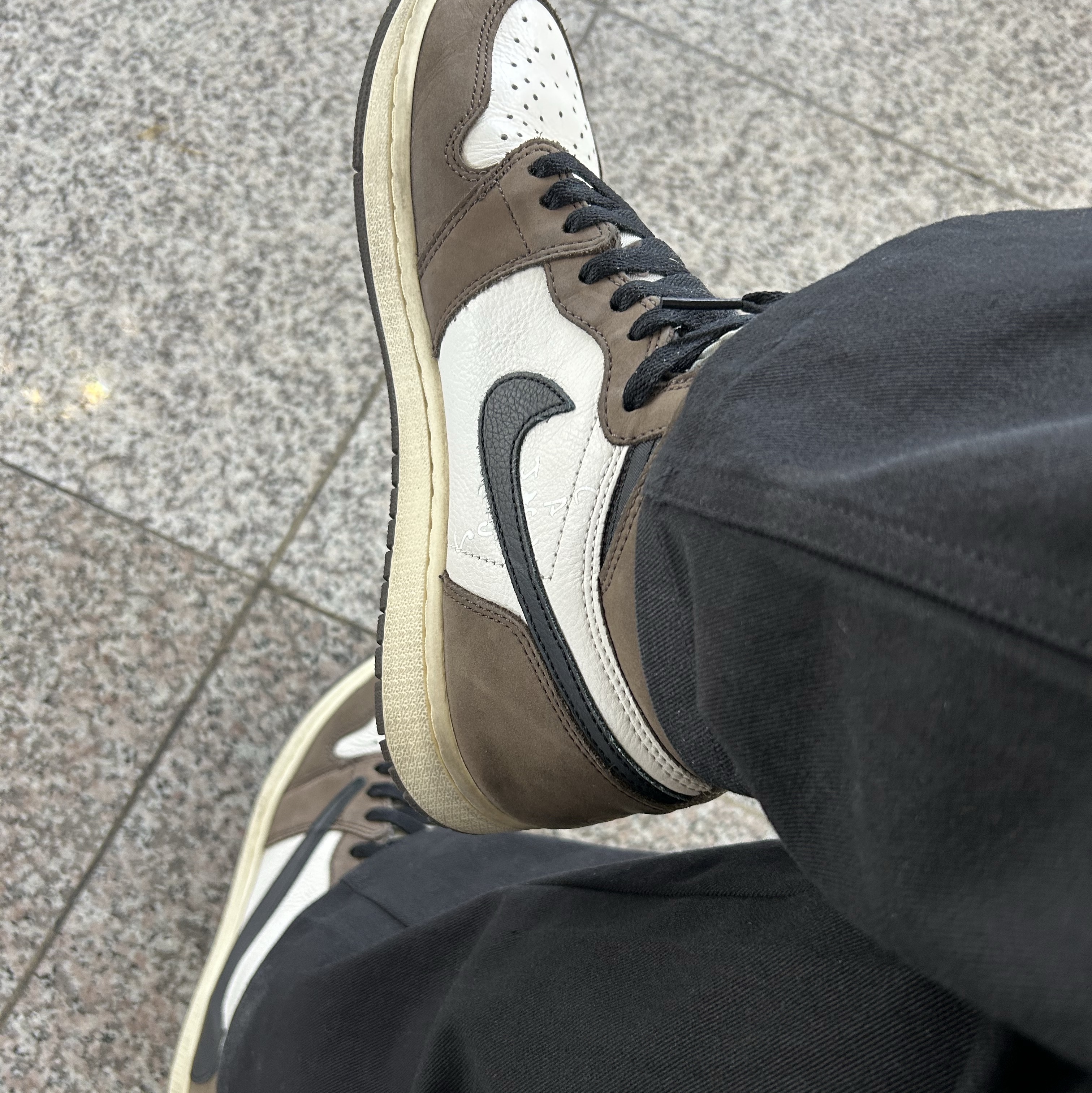 Jordan 1 x Travis Scott Retro High OG SP Mocha 착용 스타일
