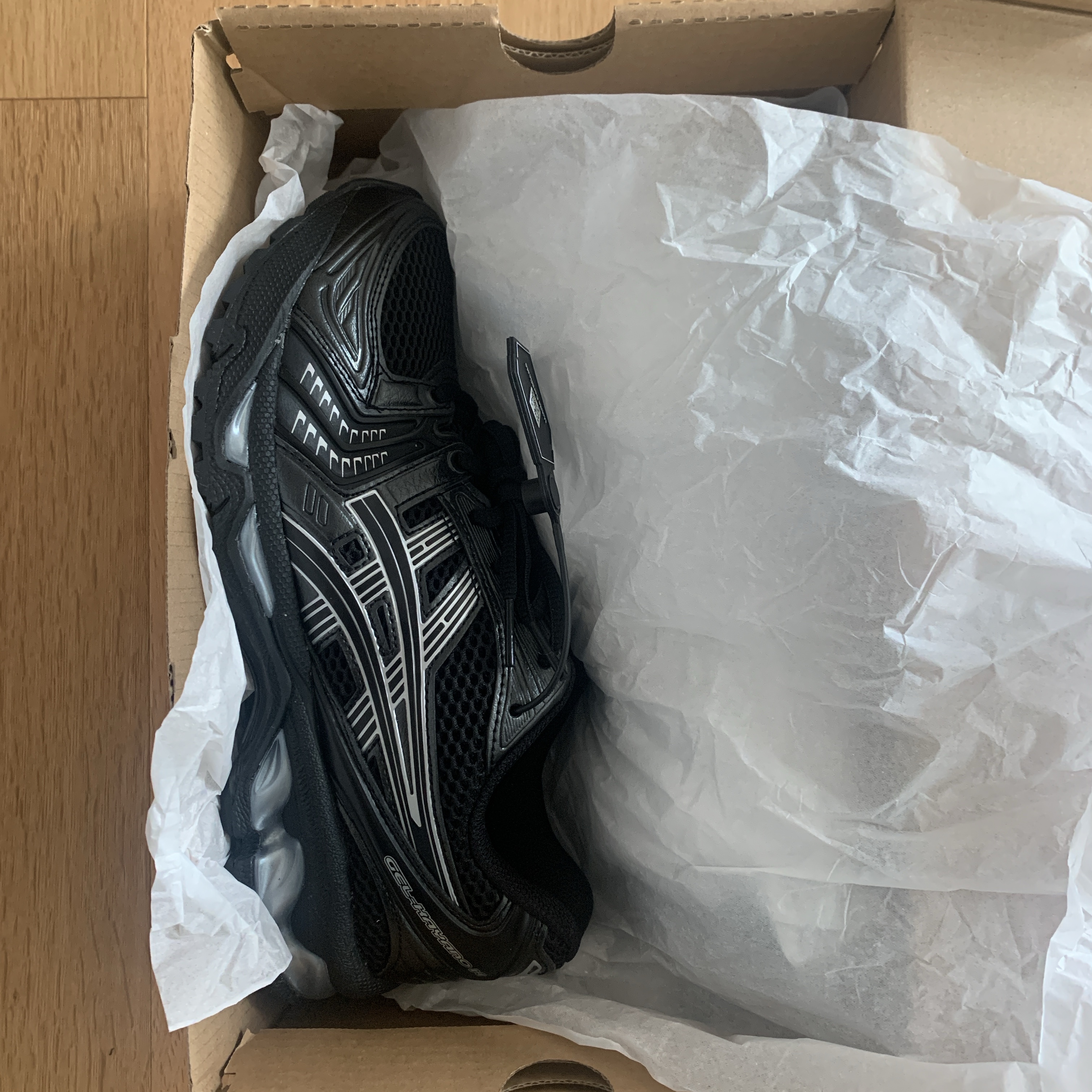 Asics Gel-Kayano 14 Black Pure Silver 착용 스타일