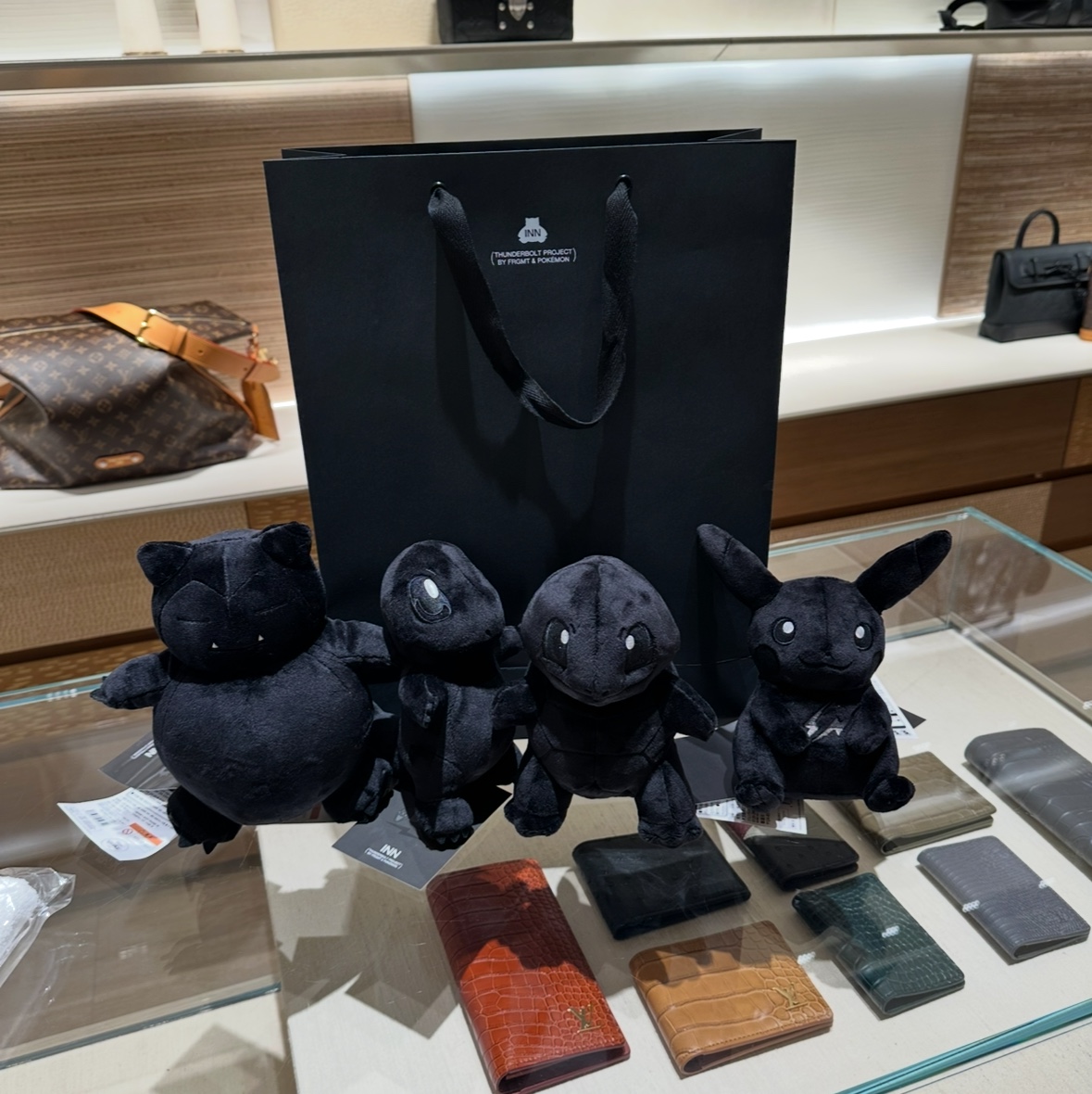 Fragment x Pokemon INN Thunderbolt Project TBP Plush Pikachu M Black, Fragment x Pokemon INN Thunderbolt Project TBP Plush Kabigon M Black 착용 스타일