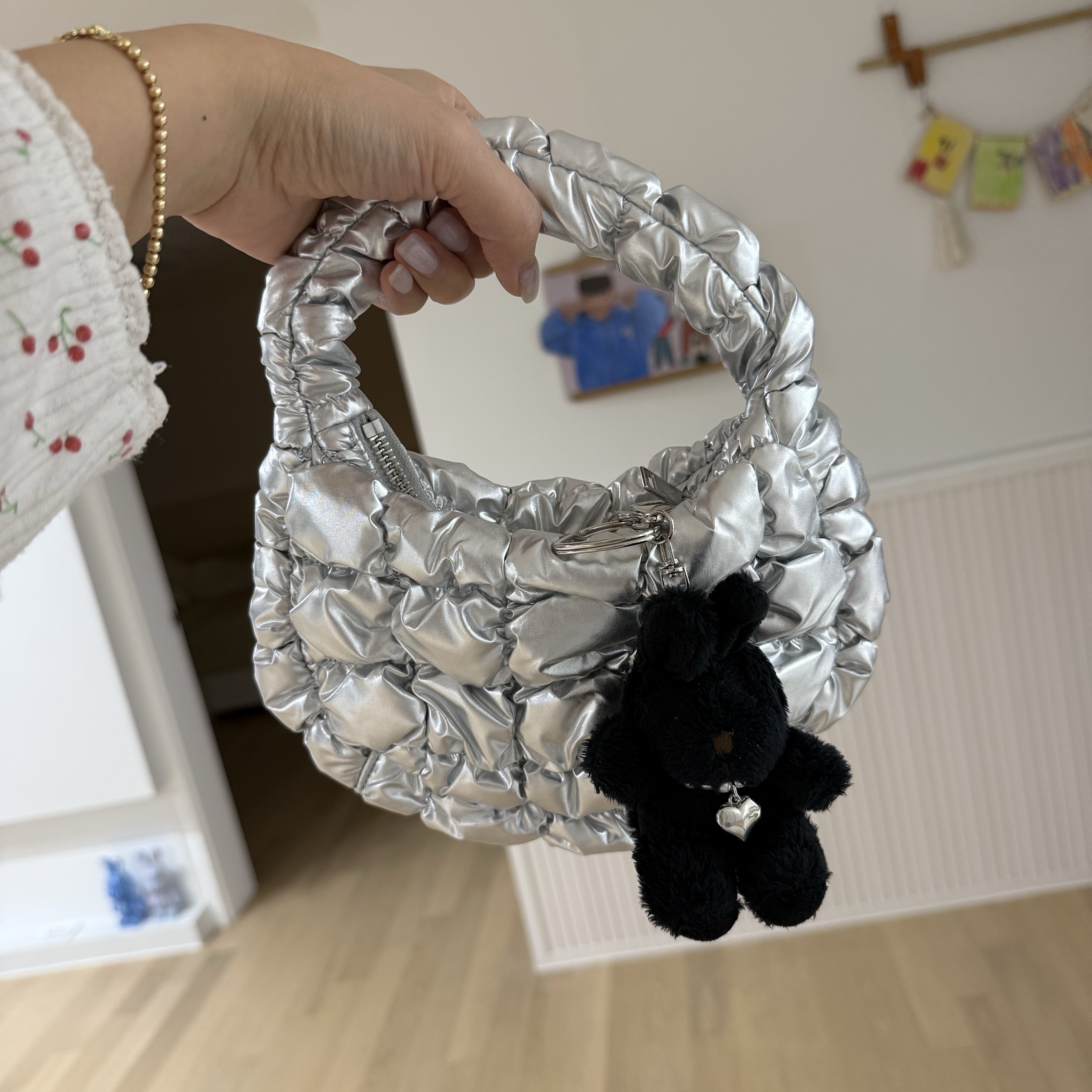 COS Quilted Micro Bag Silver 착용 스타일