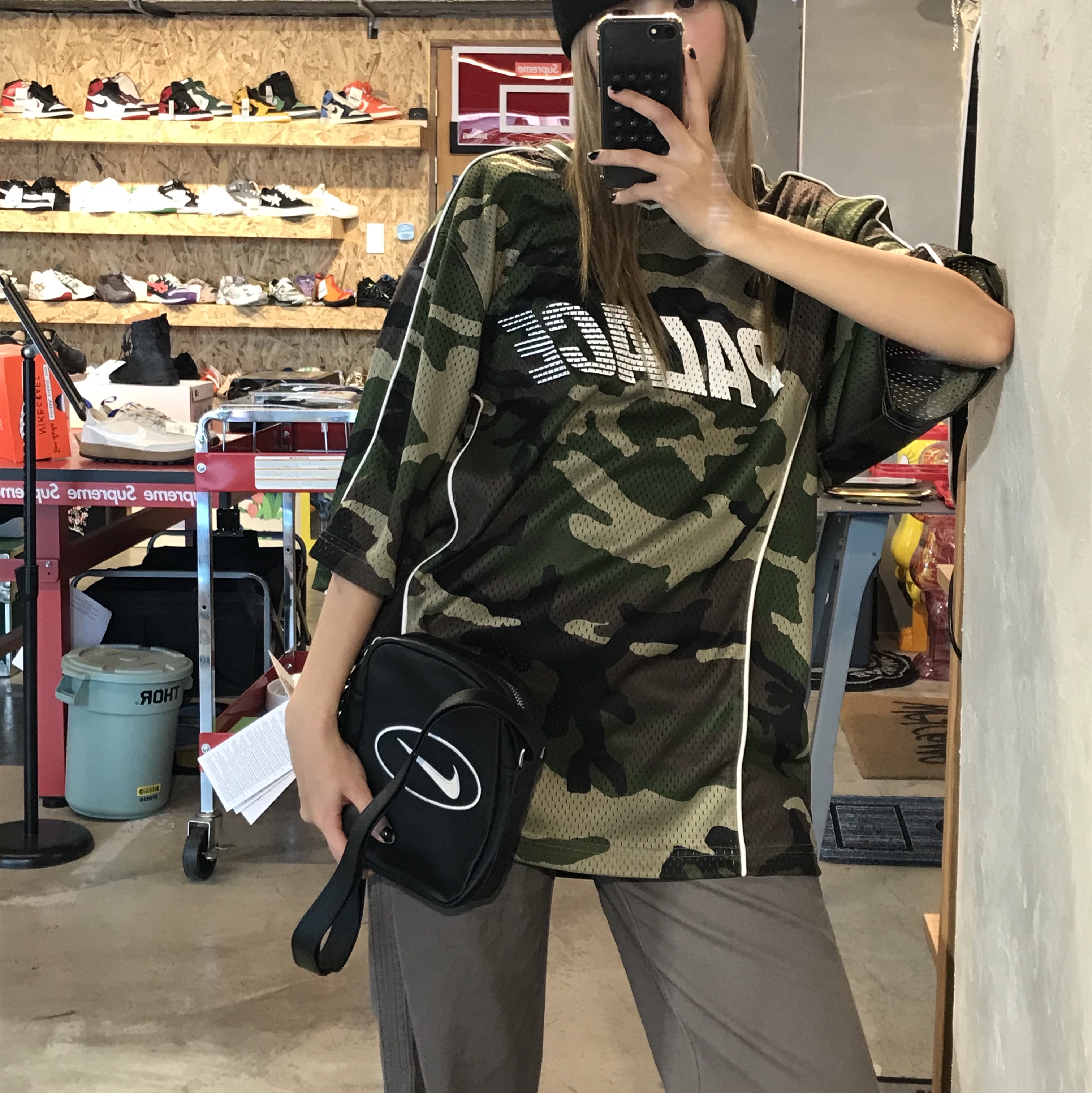 Supreme x Nike Leather Shoulder Bag Black - 25SS 착용 스타일 - 1