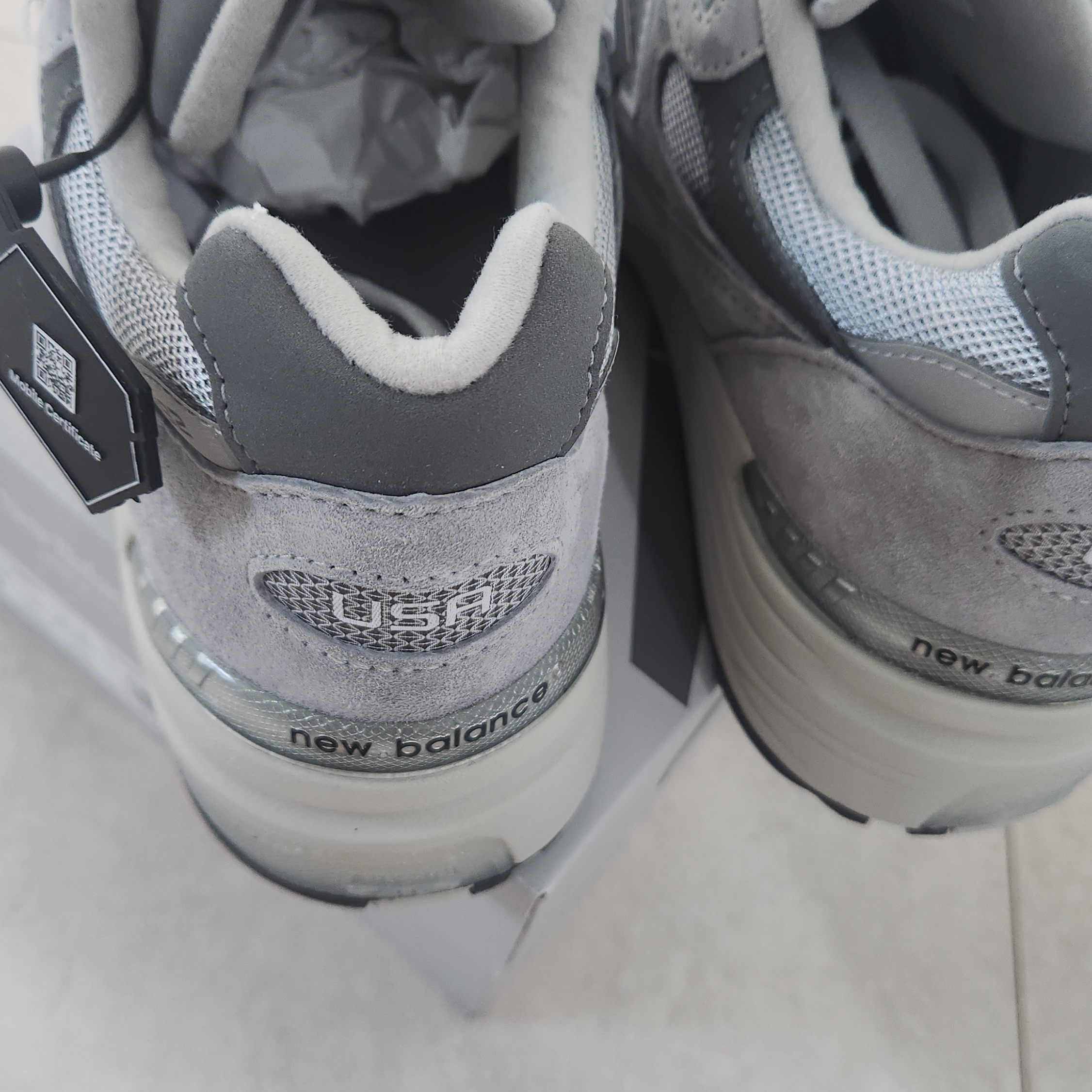 New Balance 992 Made in USA Core Grey Silver Metallic 착용 스타일 - 1