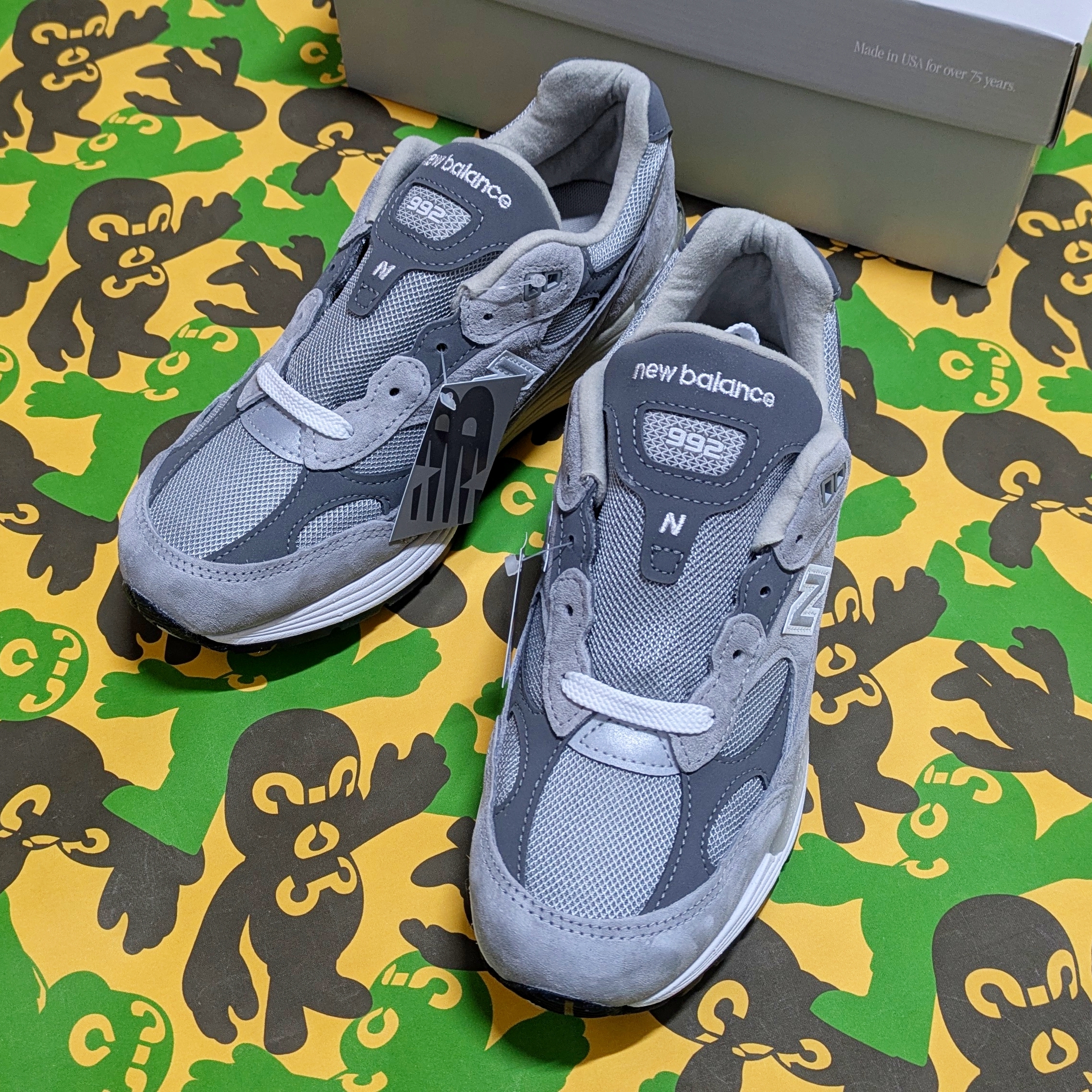 New Balance 992 Made in USA Core Grey Silver Metallic 착용 스타일 - 1