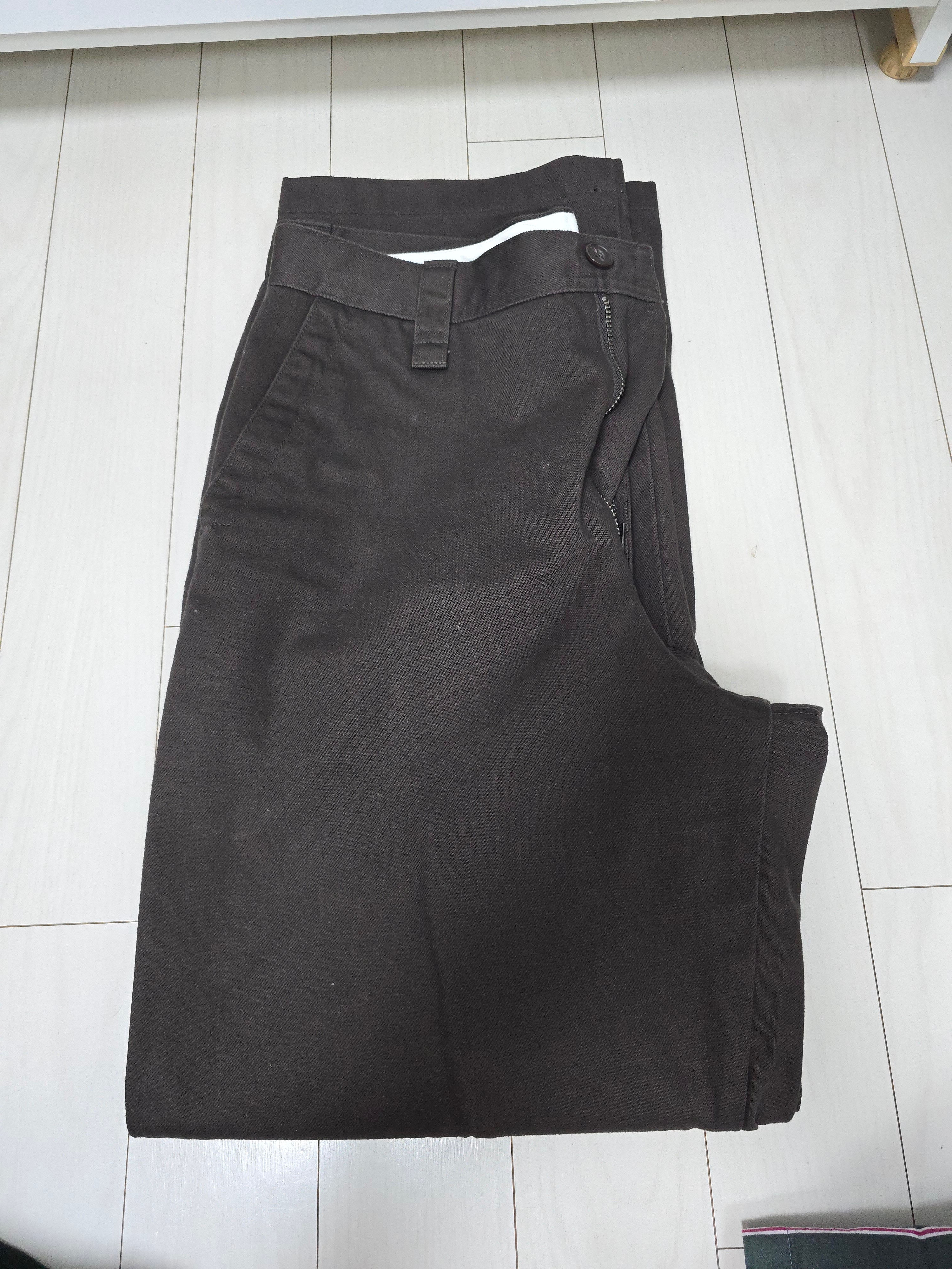 Uniqlo U Wide FIt Chino Pants Dark Brown 착용 스타일