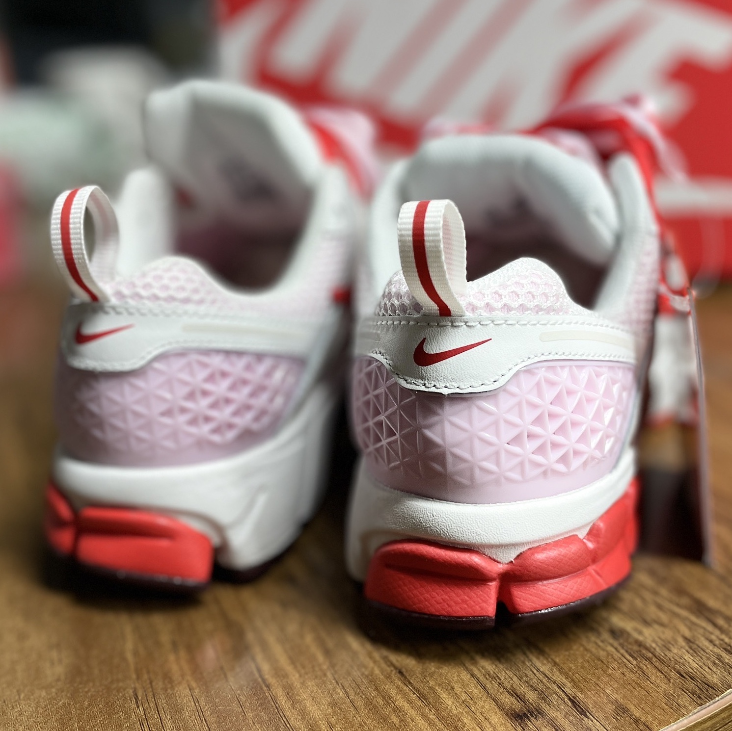(GS) Nike Zoom Vomero 5 Valentine's Day Summit White Pink Foam 착용 스타일 - 5