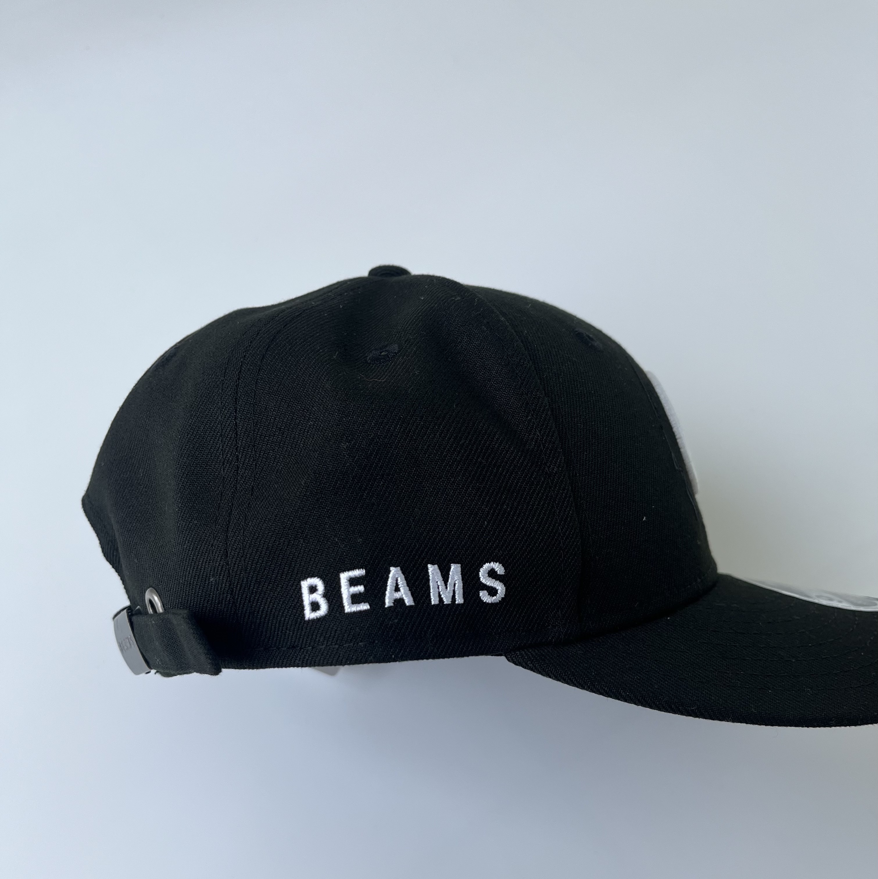 뉴에라 MLB x 빔즈 도쿄 시리즈 2025 9피프티 시카고 컵스 캡 블랙, 뉴에라 x 빔즈 보스턴 레드 삭스 9피프티 레트로 크라운 캡 네이비 착용 스타일 - 2
