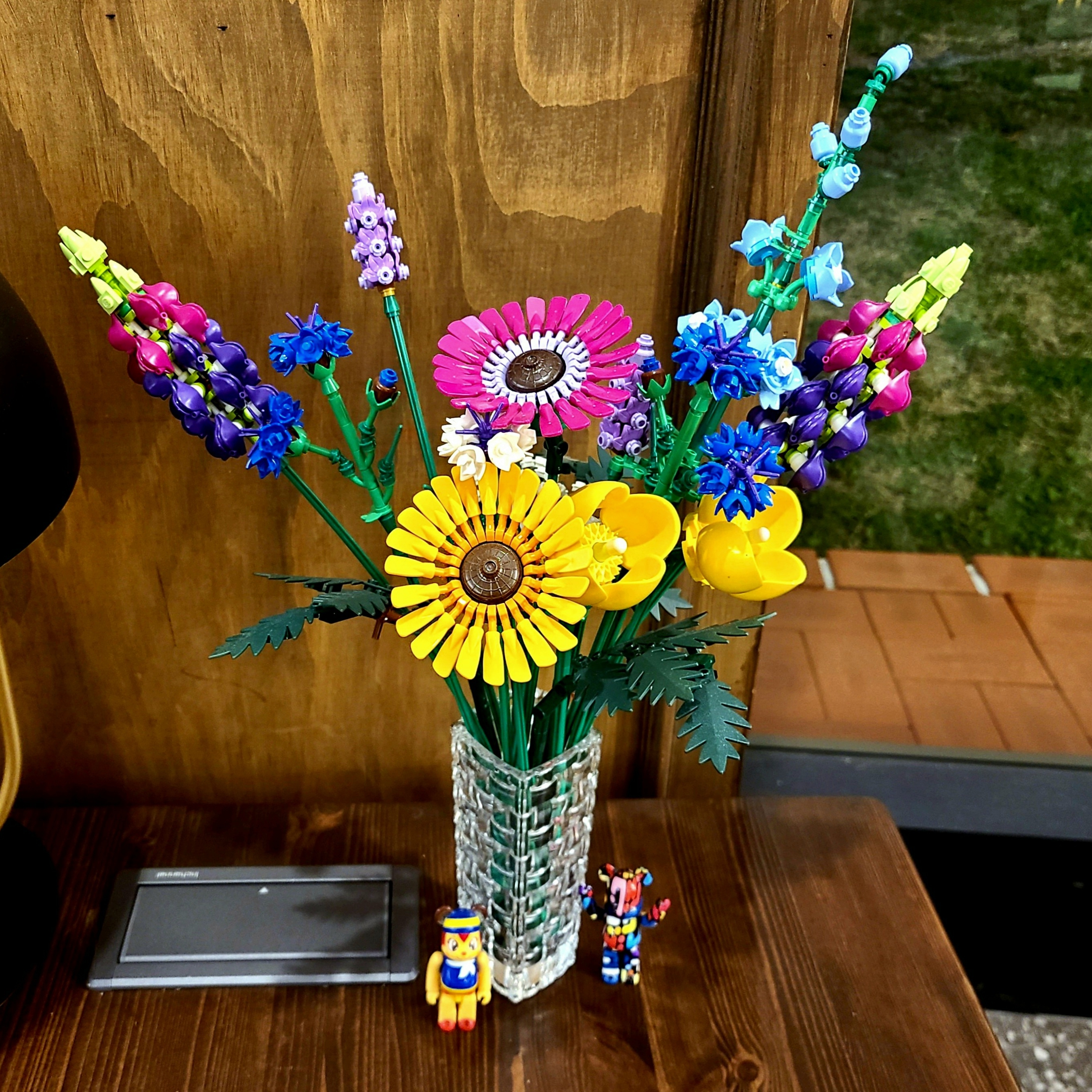 Lego Wildflower Bouquet, Bearbrick x Yoon Hyup 100% & 400% Set 착용 스타일 - 2