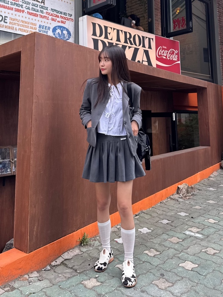 (W) 아디다스 태권도 메이 오프 화이트 서플라이어 컬러, 프라다 리나일론 미디움 백팩 블랙 착용 스타일 - 5