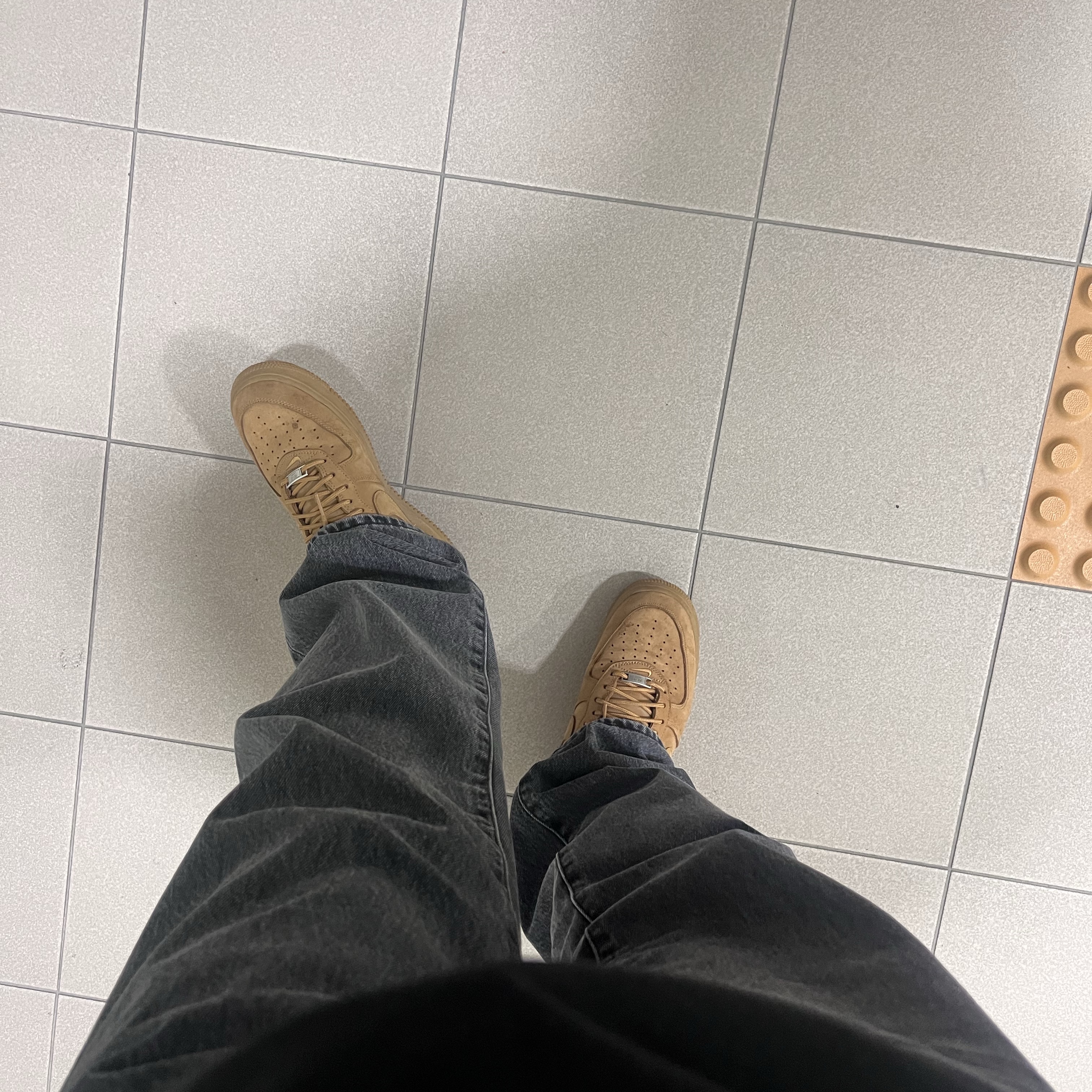 Nike x Supreme Air Force 1 Low Flax, Supreme Regular Jean Black - 24SS 착용 스타일