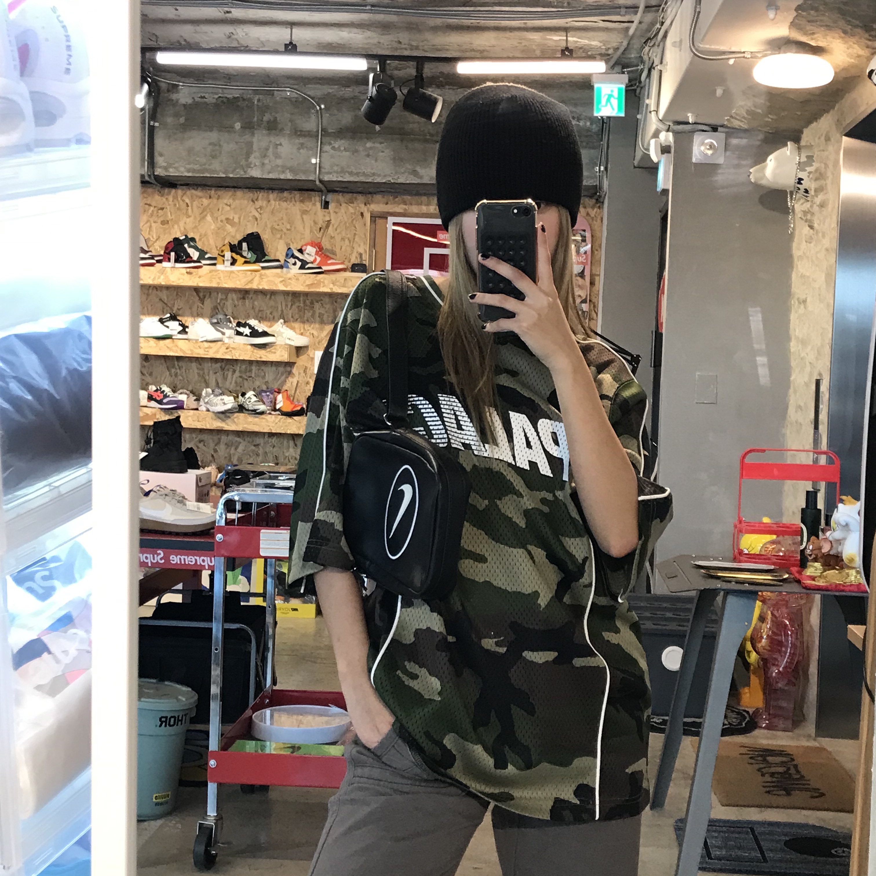 Supreme x Nike Leather Shoulder Bag Black - 25SS 착용 스타일 - 2