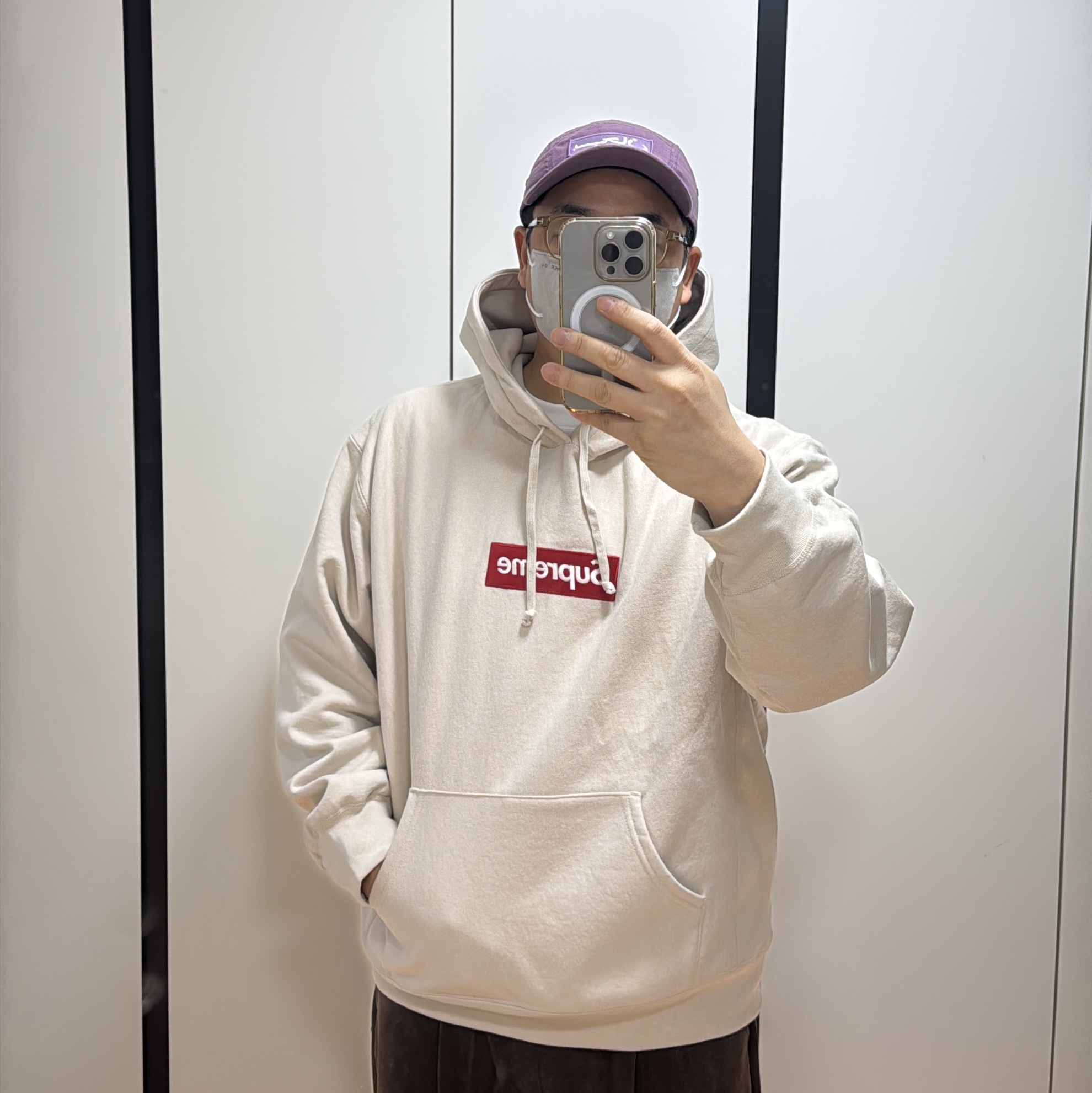 Supreme Box Logo Hooded Sweatshirt Stone - 24FW 착용 스타일 - 3