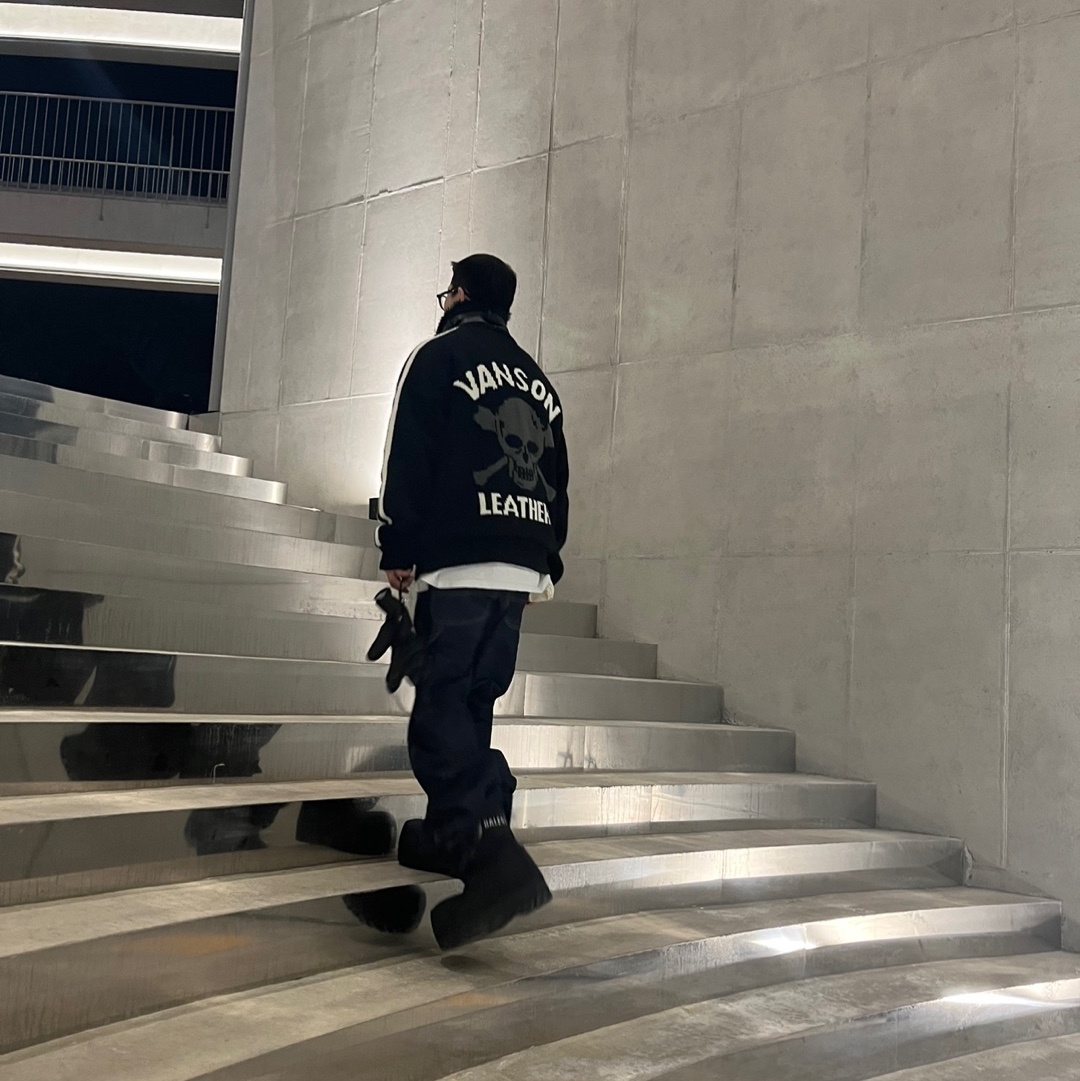 Balenciaga Skiwear Alaska Nylon Low Boot Black, Mastermind World x Vanson Bone Gloves Custom Black - 24FW 착용 스타일 - 2