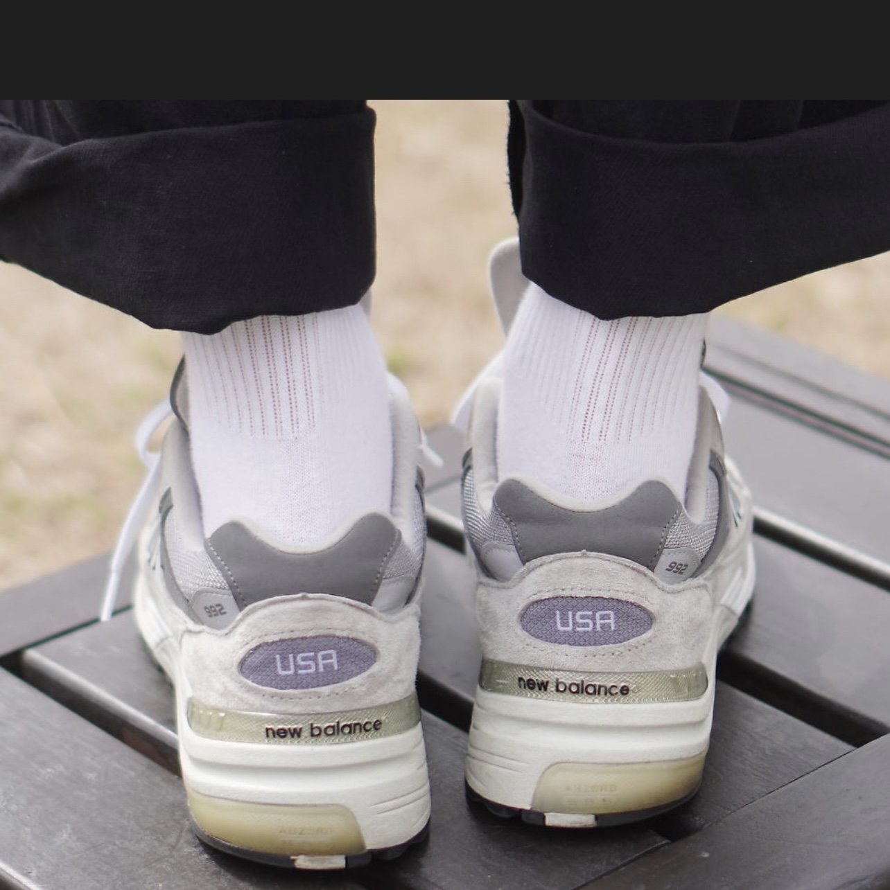 New Balance 992 Made in USA Core Grey Silver Metallic 착용 스타일 - 2