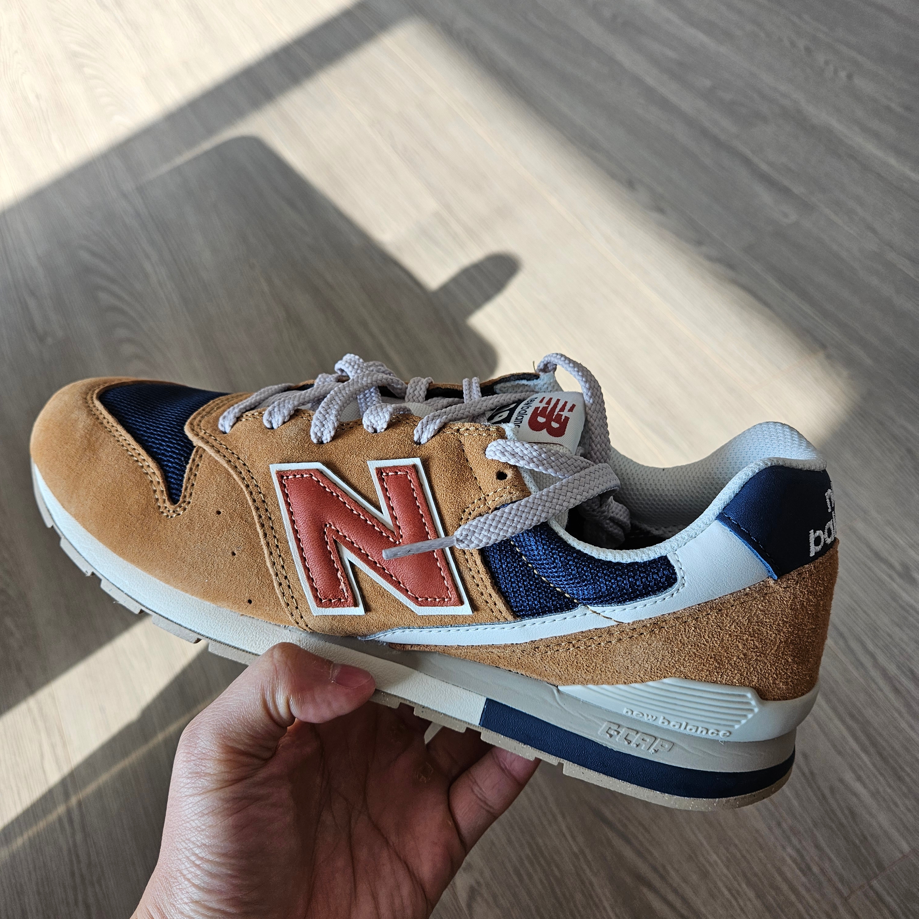 New Balance 996 Orange 착용 스타일