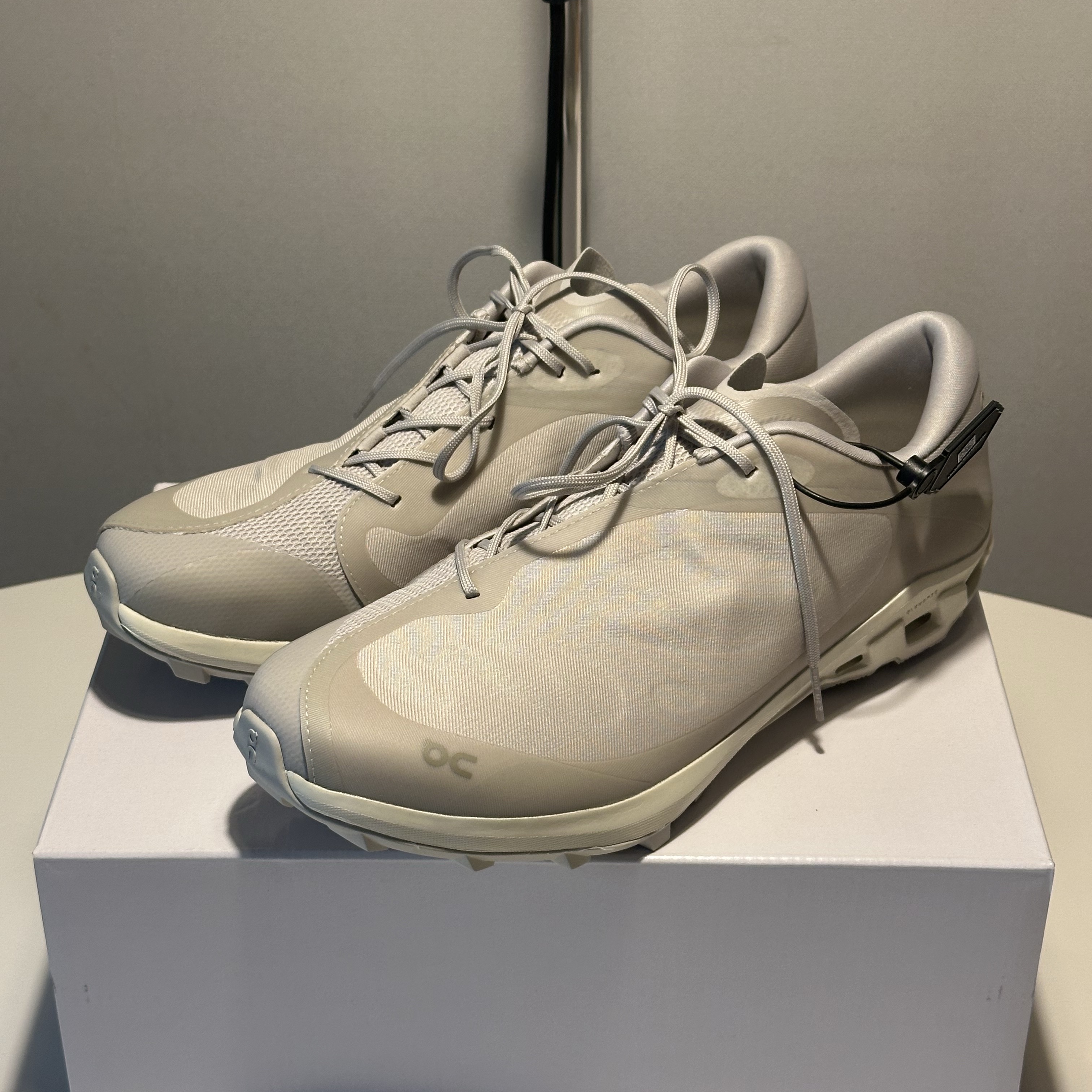 On Running x Post Archive Faction (Paf) Cloudventure Peak Ice Moon 착용 스타일 - 1