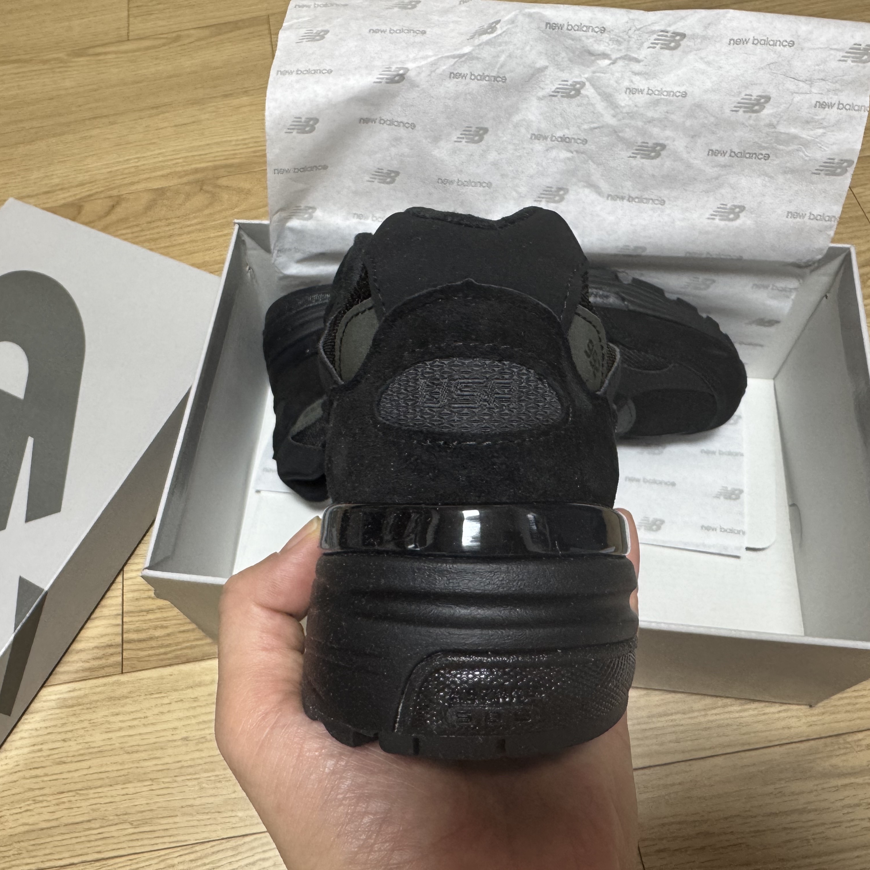 New Balance 992 Made in USA Core Black 착용 스타일 - 5
