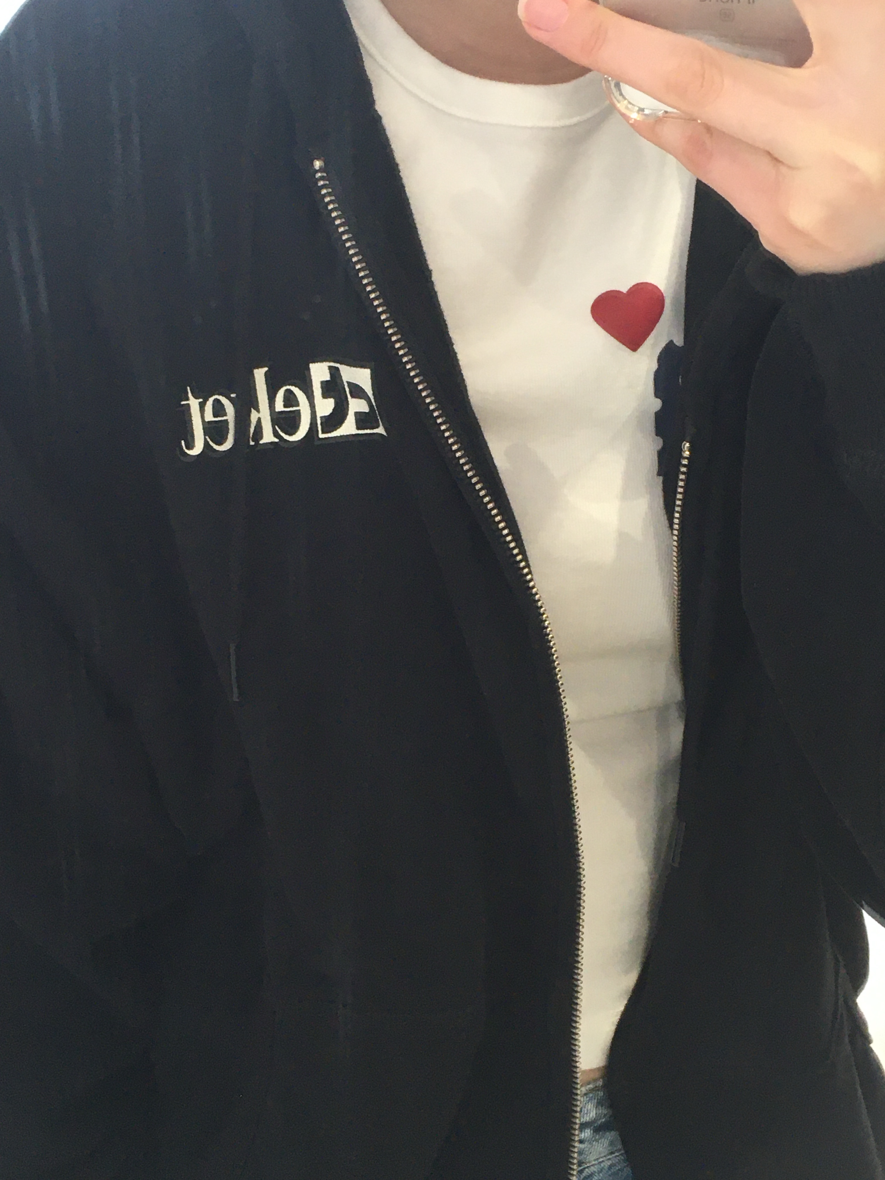 AEAE Dot Small Letter Tee White 착용 스타일 - 2