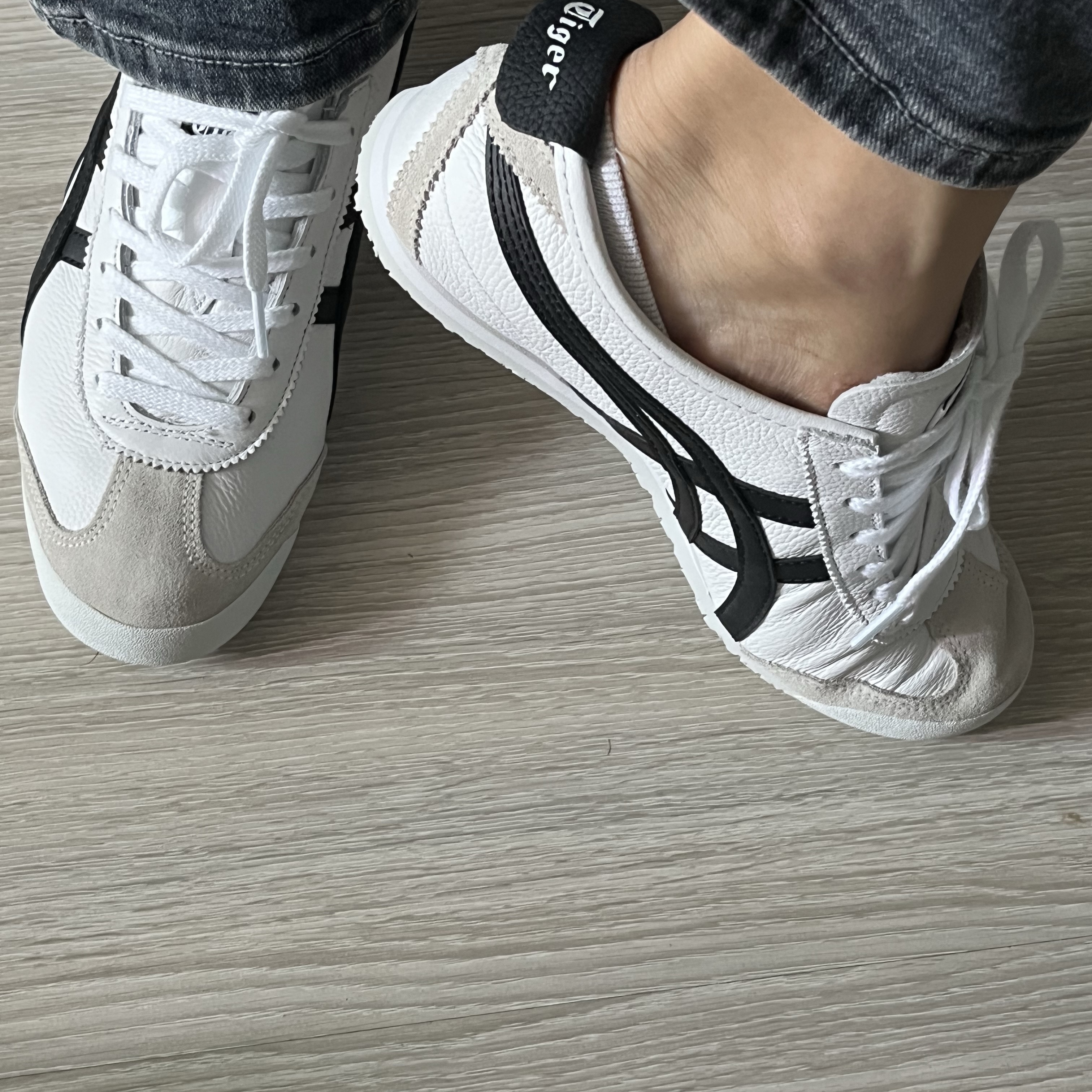 Onitsuka Tiger Mexico 66 White Black 착용 스타일 - 2