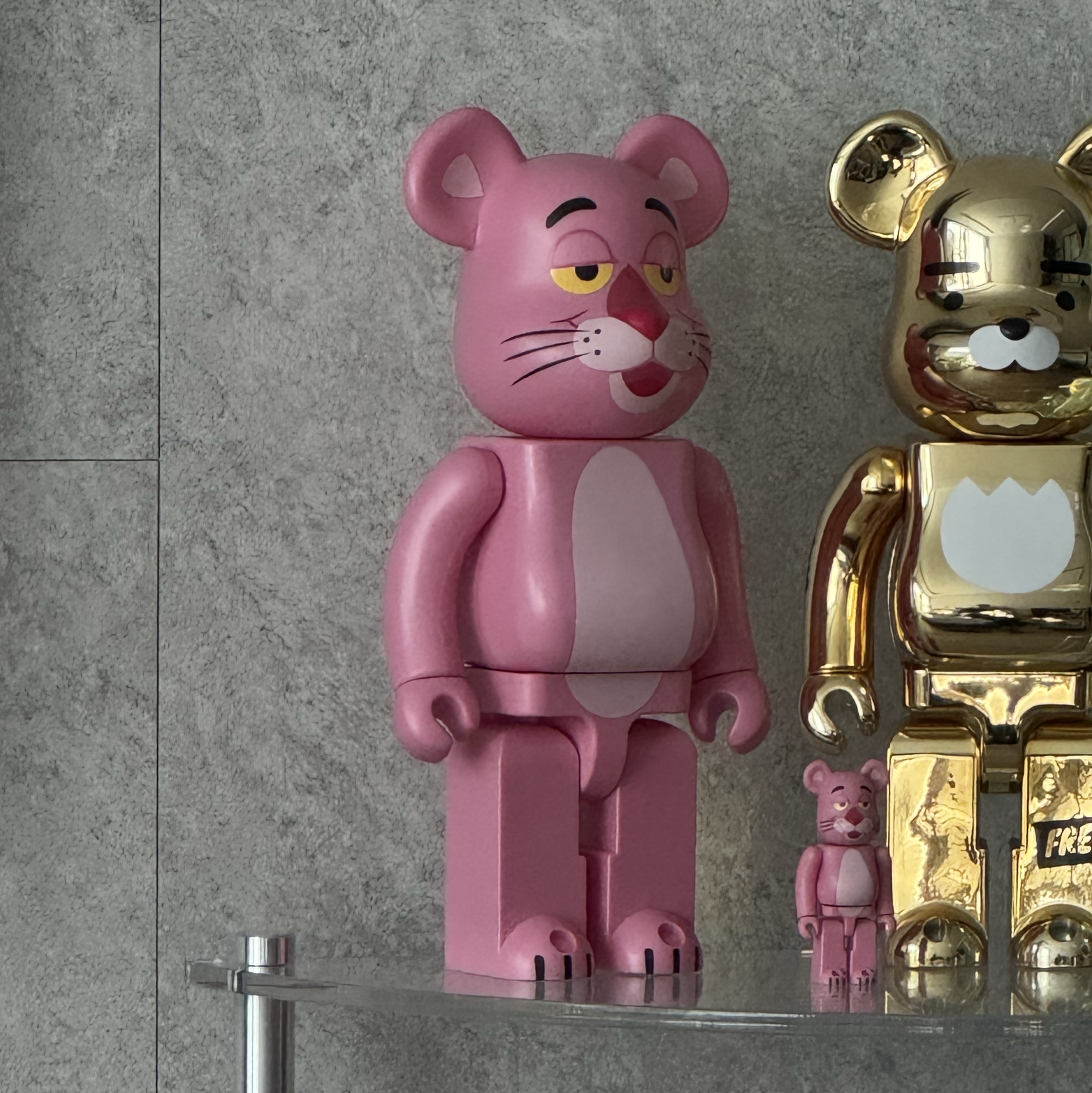 Bearbrick Pink Panther 100% & 400% Set 착용 스타일
