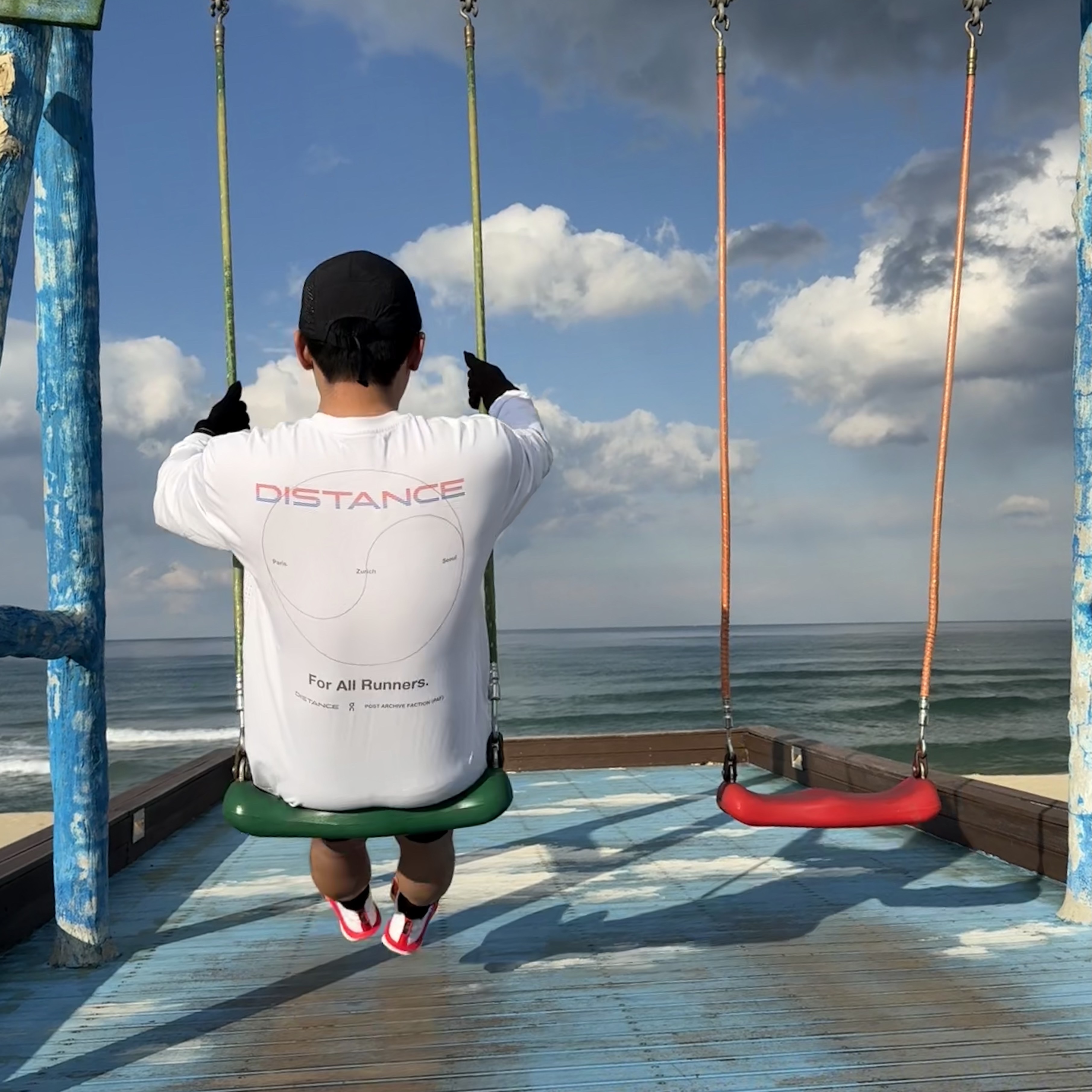Post Archive Faction (Paf) x On Running x Distance Seoul L/S T-Shirt White 착용 스타일