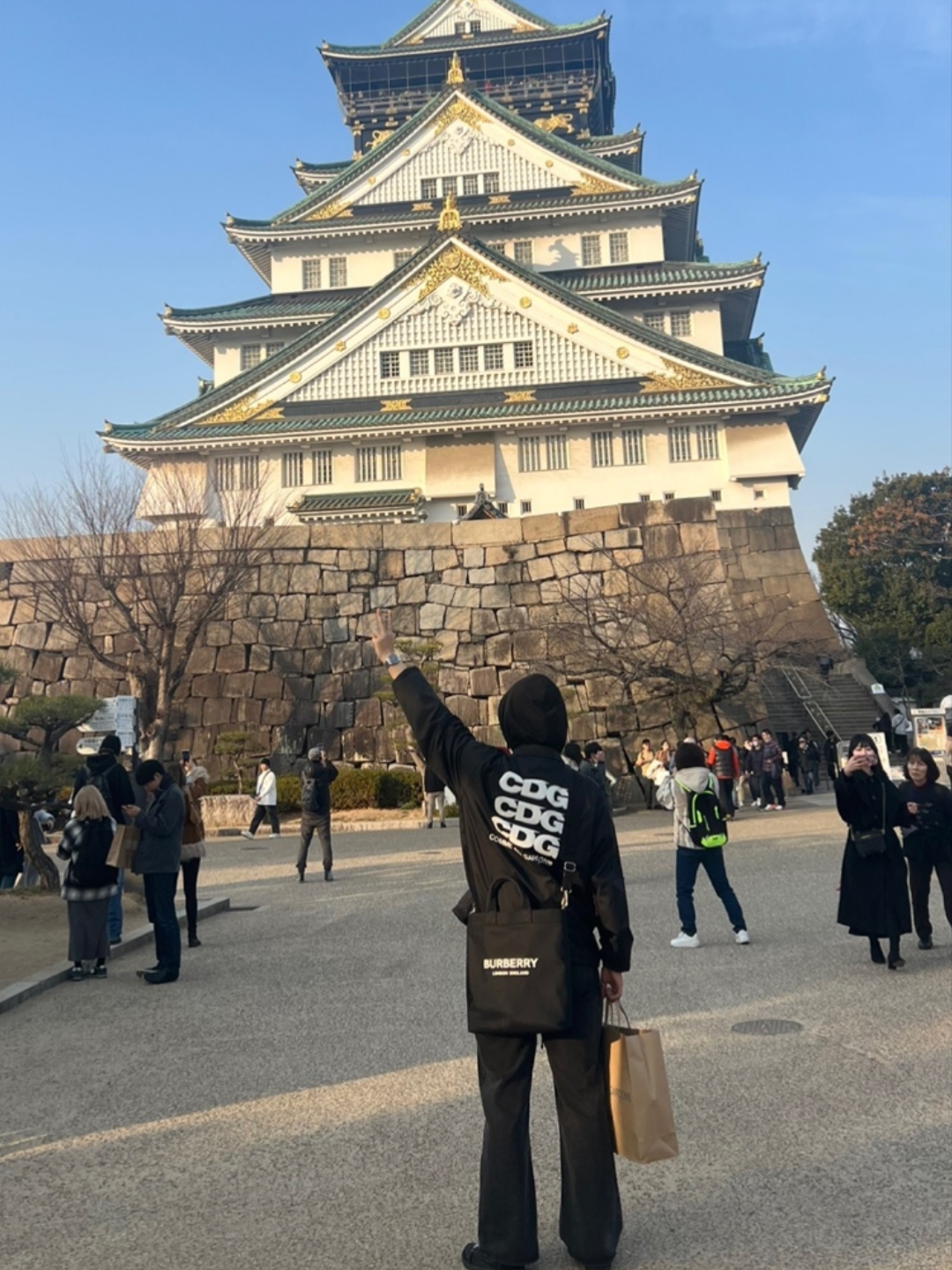 Jordan 1 x Travis Scott Retro Low OG SP Black Phantom, Burberry Logo Print Nylon Tote Black 착용 스타일