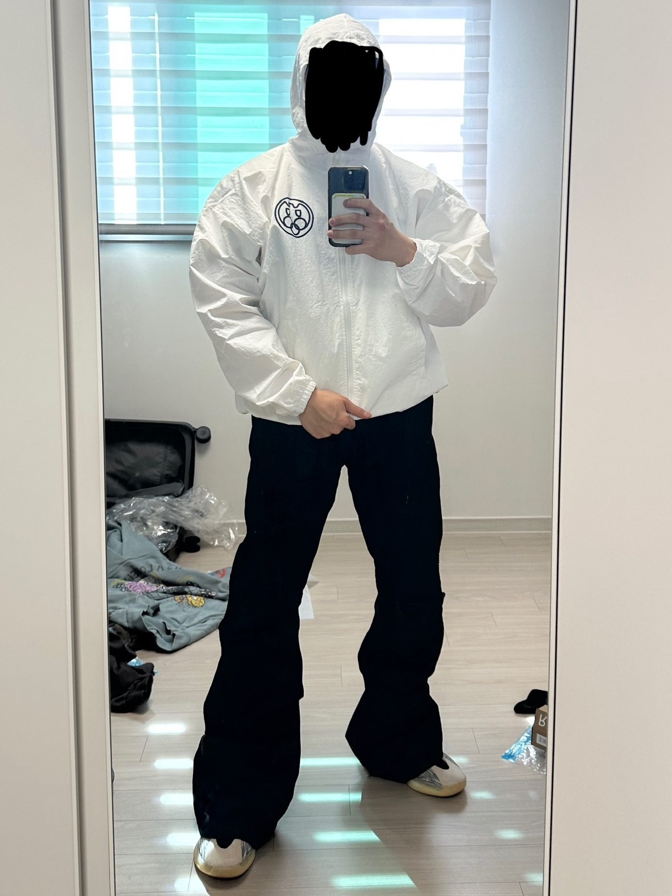 Yeezy x Gosha Rubchinskiy Vulture WB-01 Jacket White, Adidas Yeezy QNTM Lifestyle 착용 스타일