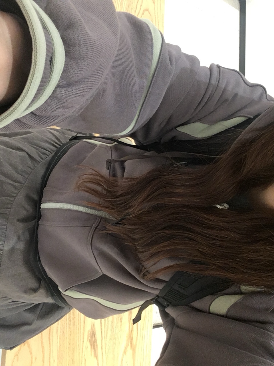 Sansan Gear Oblique Hoodie Zip-Up Ash Brown 착용 스타일 - 1