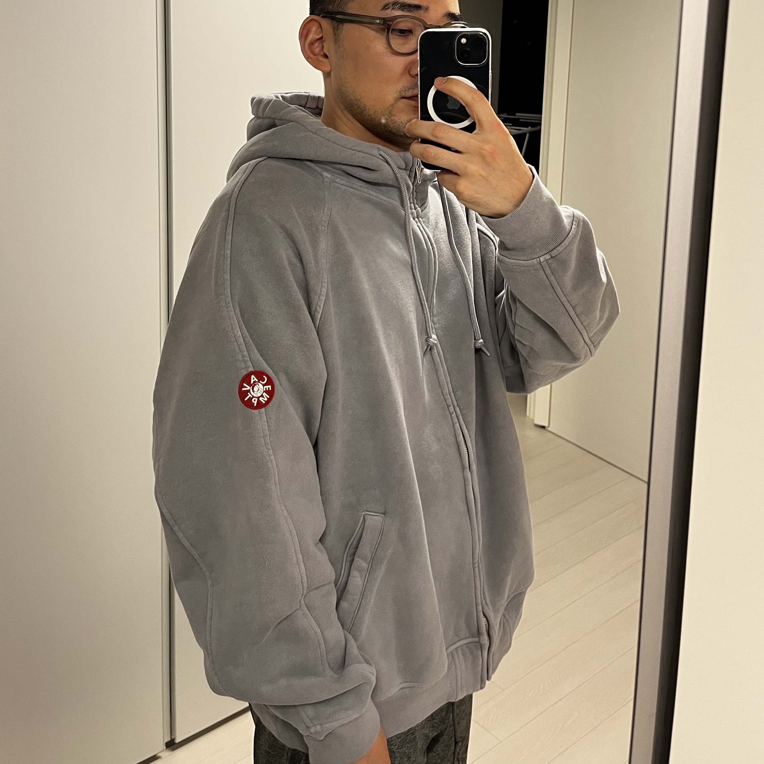 Cav Empt Overdye MD Explorer Big Heavy Hoody Grey - 24FW 착용 스타일